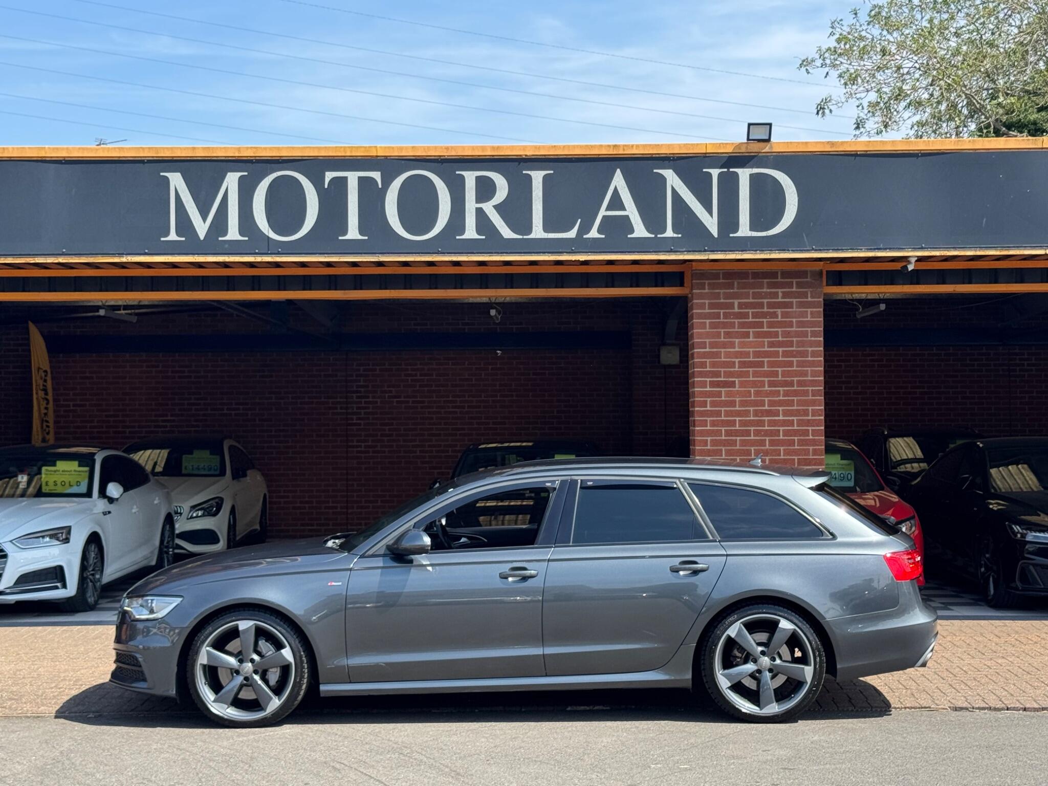 Audi A6 Avant view 6