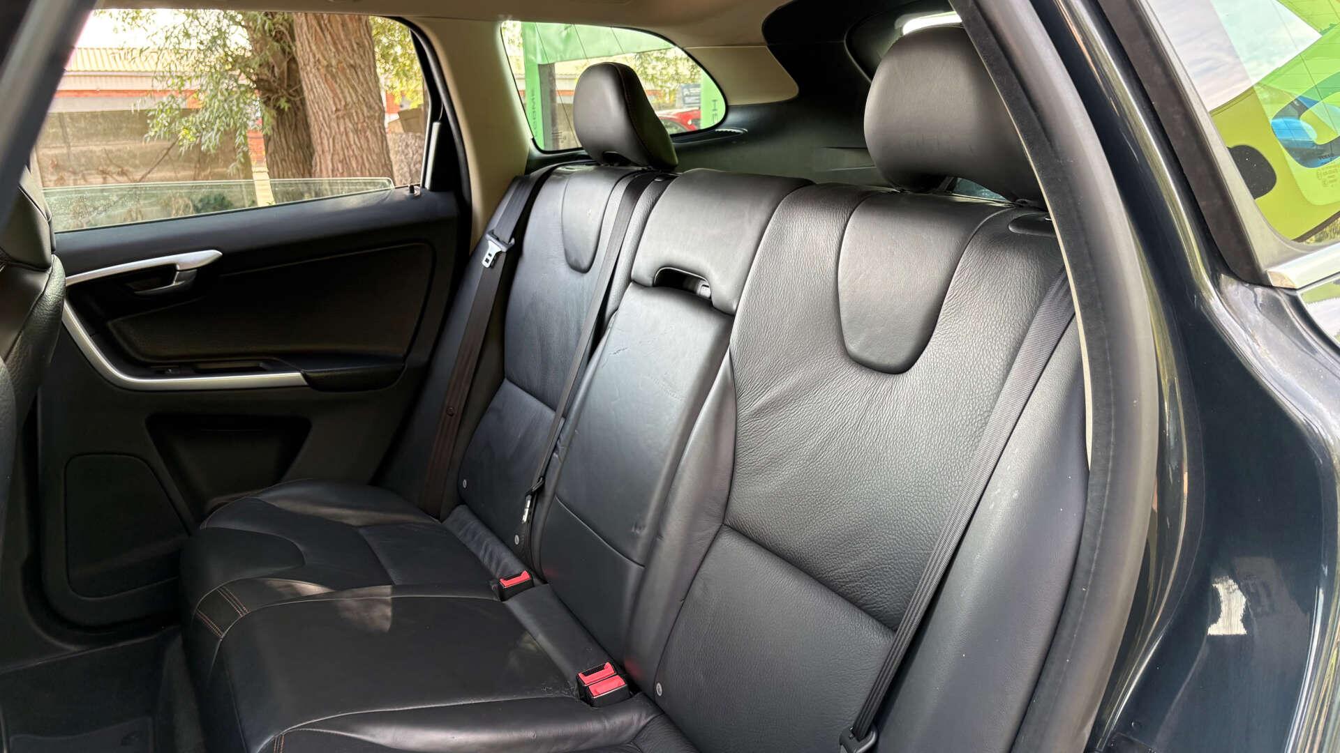 Volvo XC60 view 11