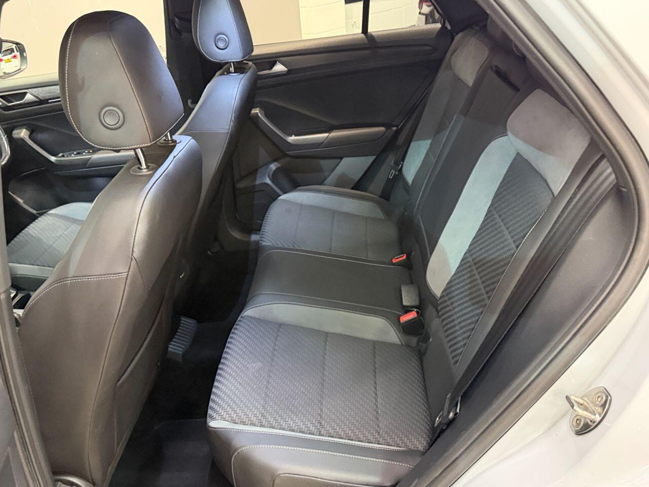Volkswagen T-Roc view 28