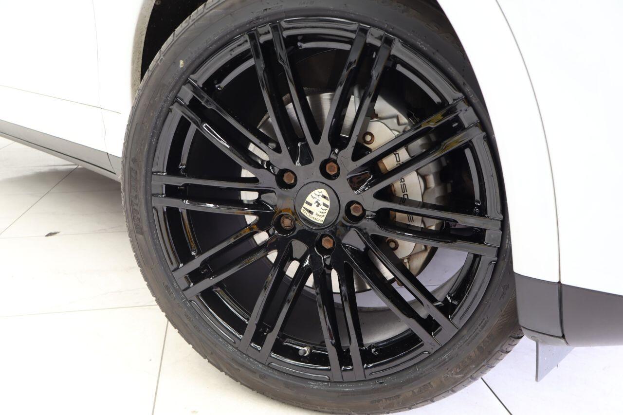 Porsche Cayenne view 7
