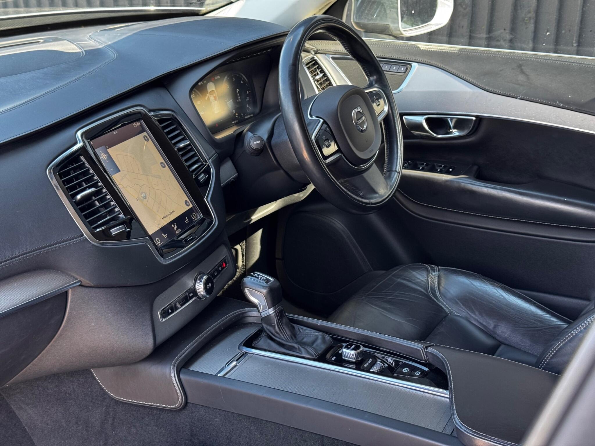 Volvo XC90 view 17
