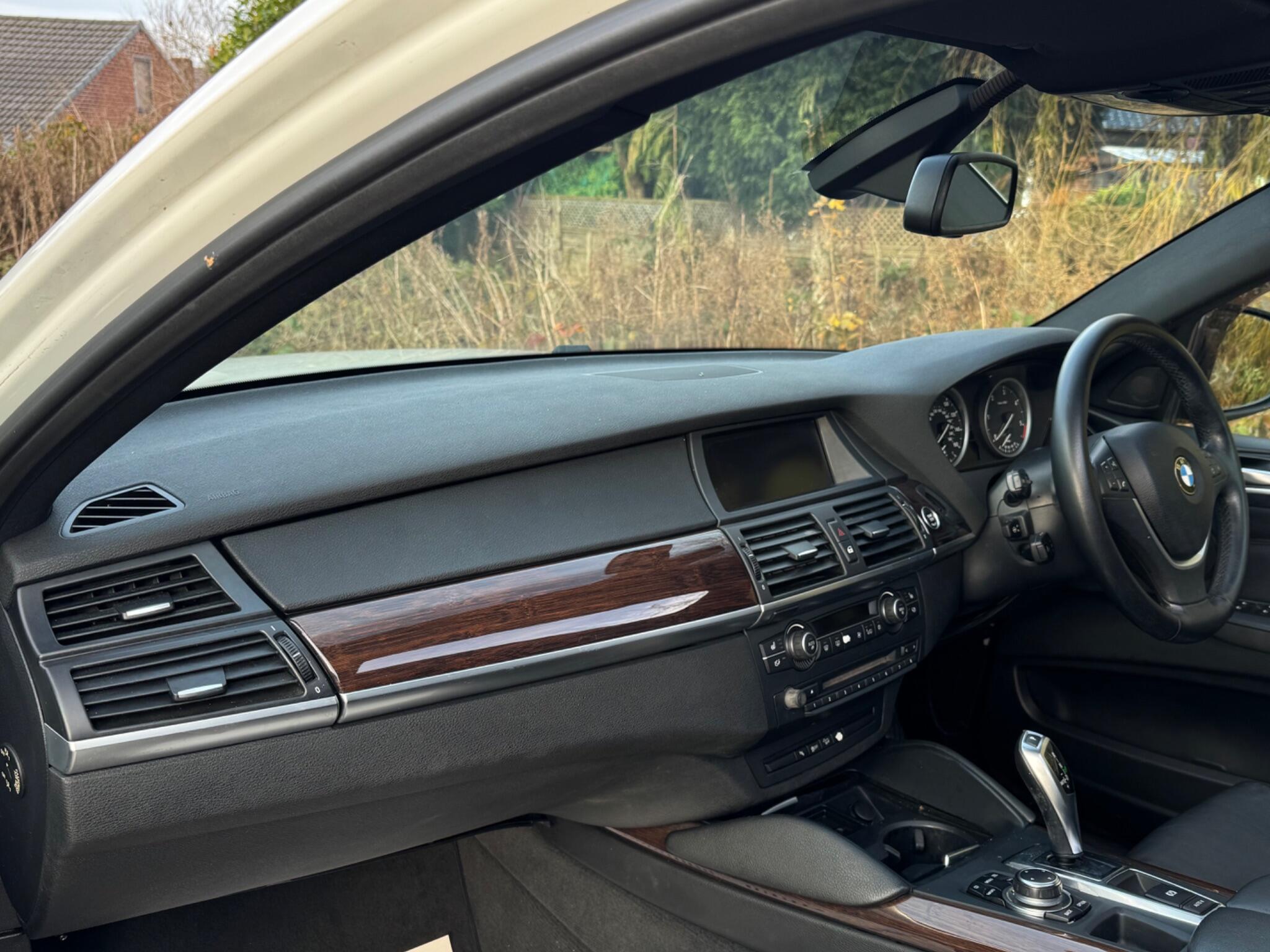 BMW X6 view 15