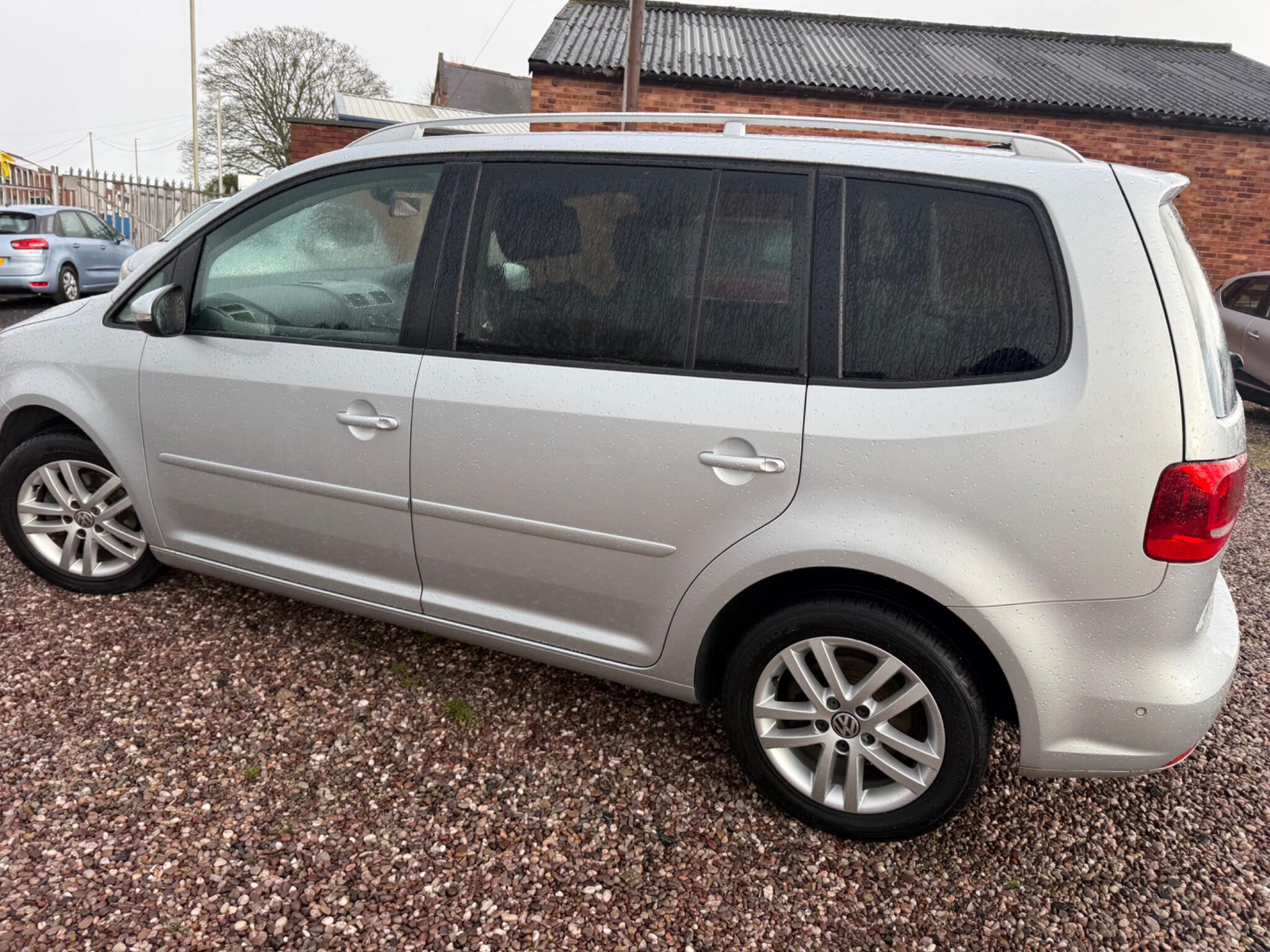 Volkswagen Touran view 18