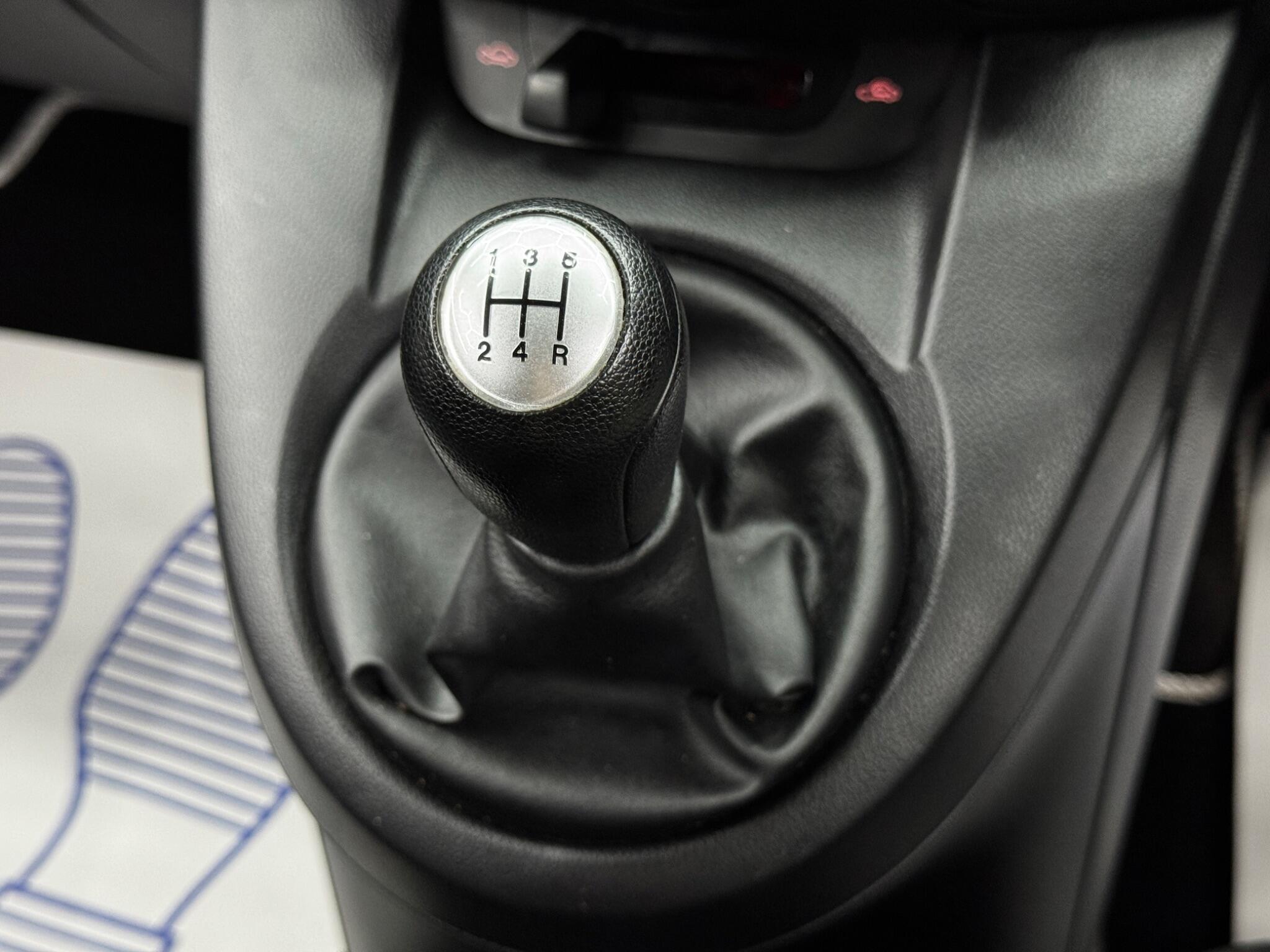 Mazda Mazda2 view 22