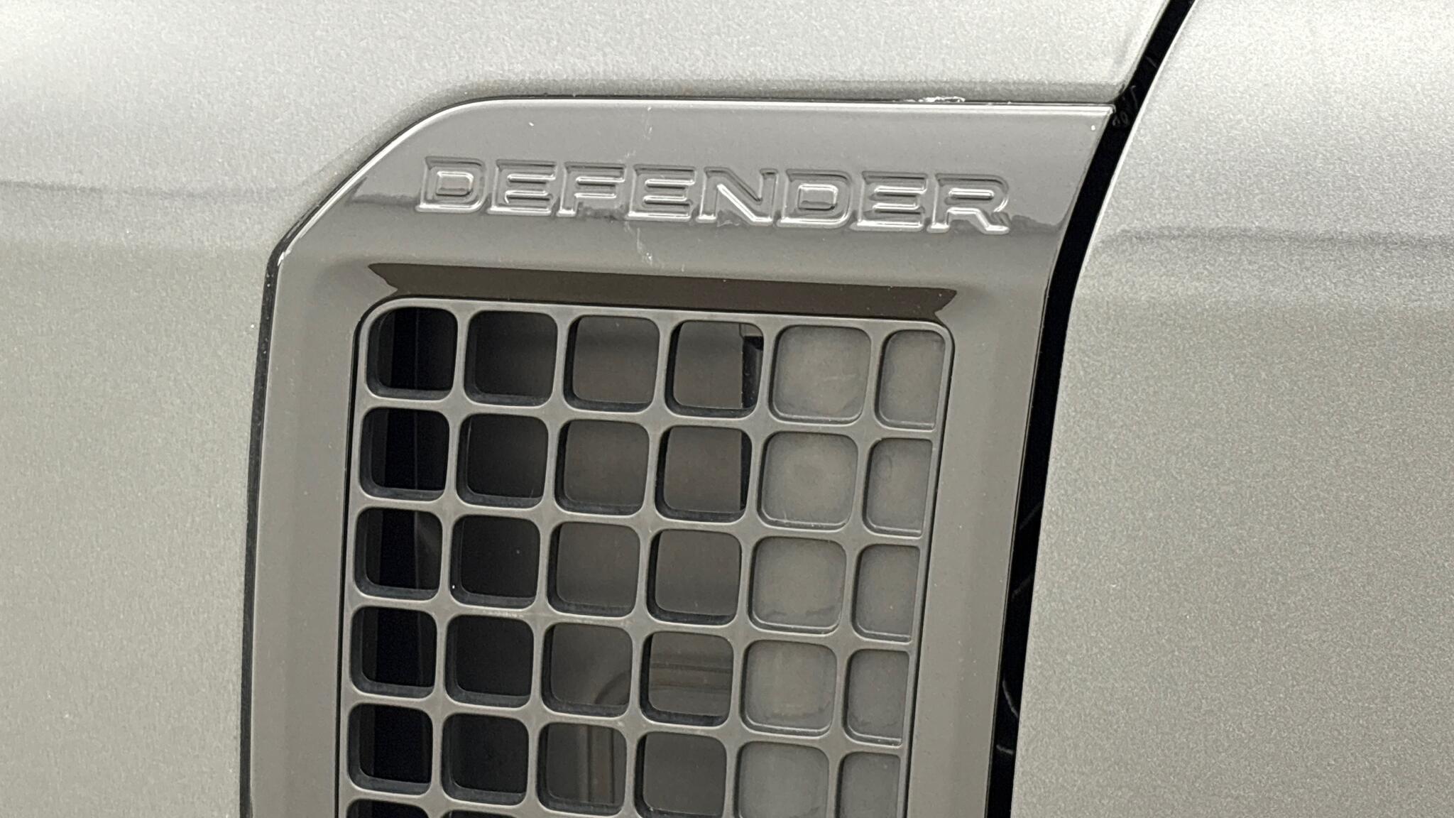 Land Rover Defender view 20