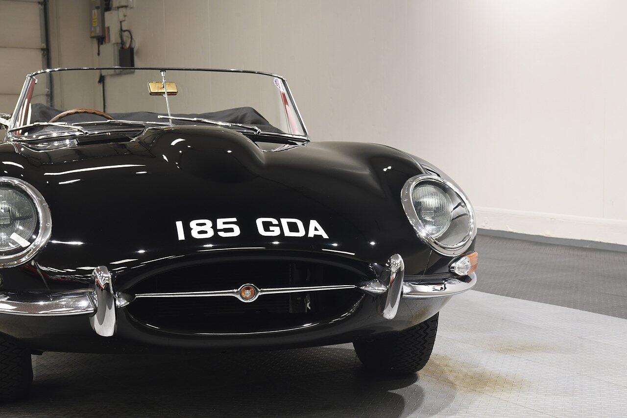 Jaguar E-Type view 21