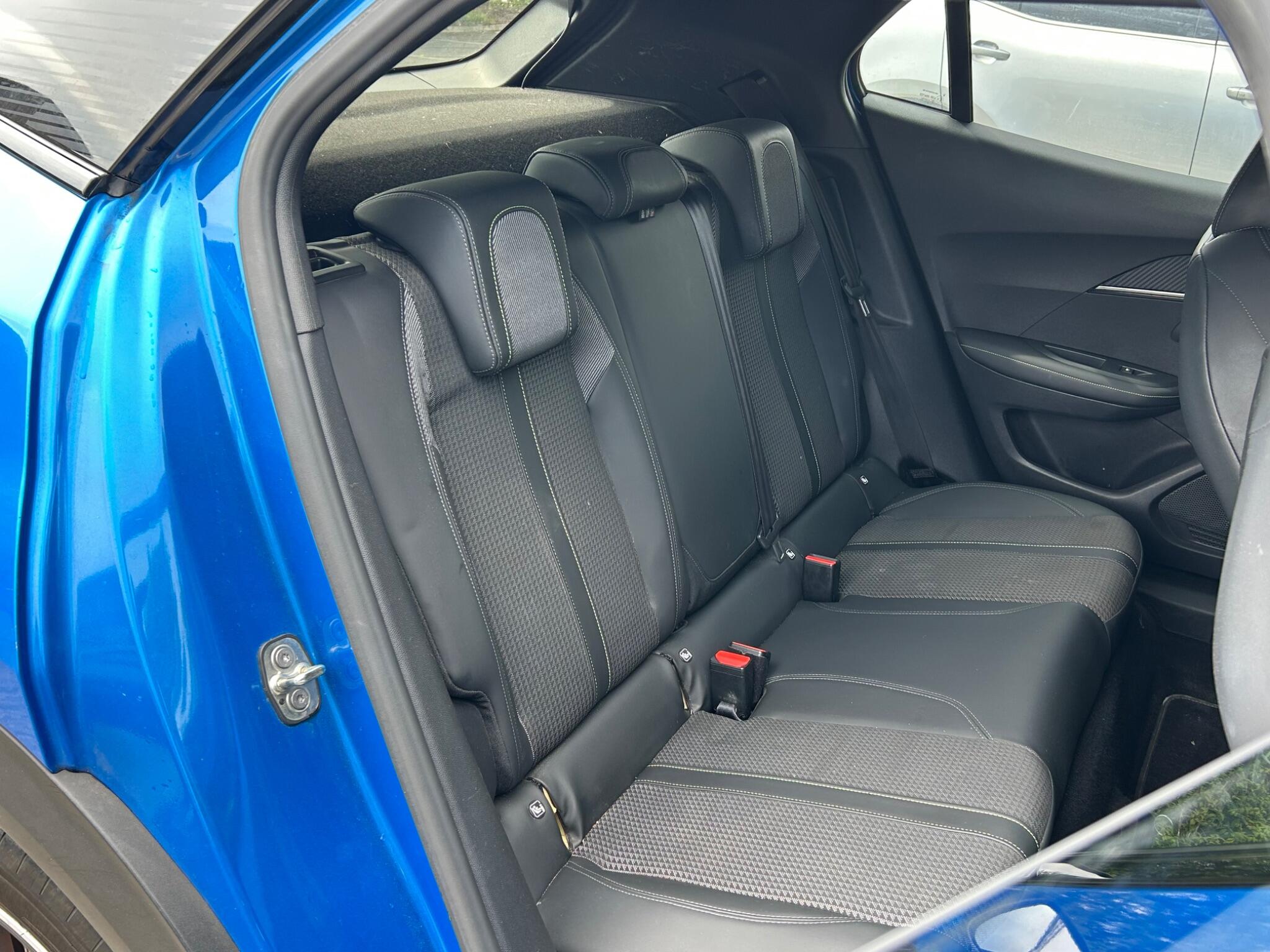 Peugeot E-2008 view 21