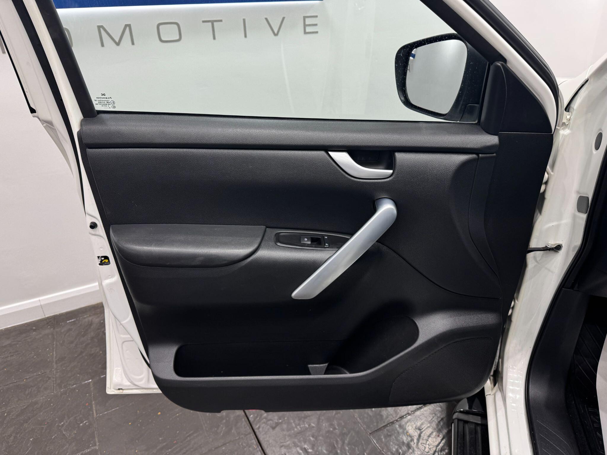 Mercedes-Benz X-Class view 36