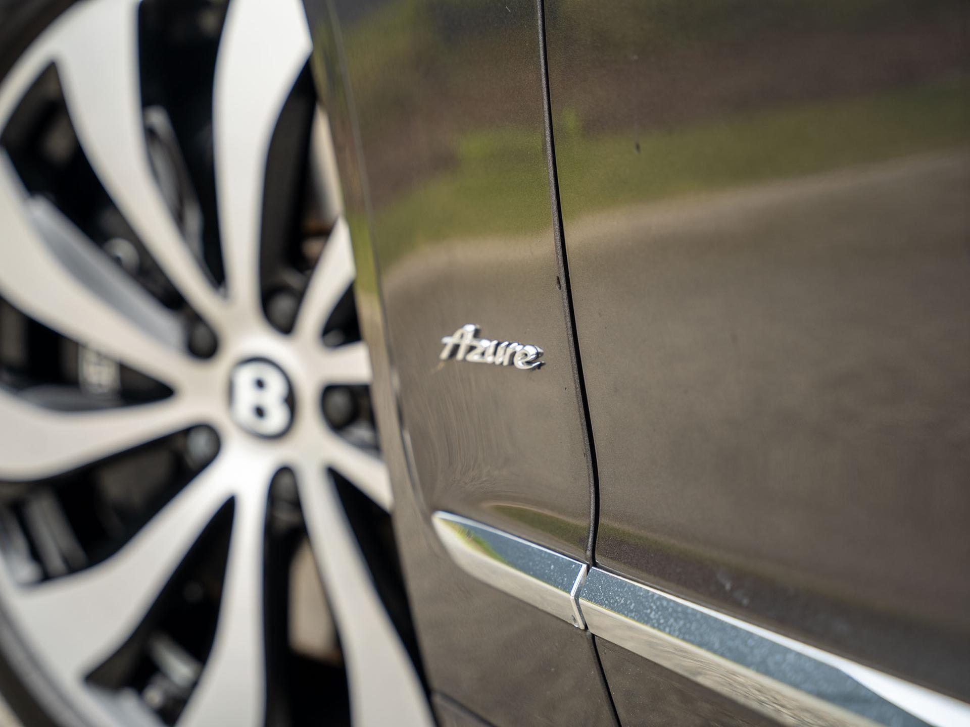Bentley Flying Spur view 38
