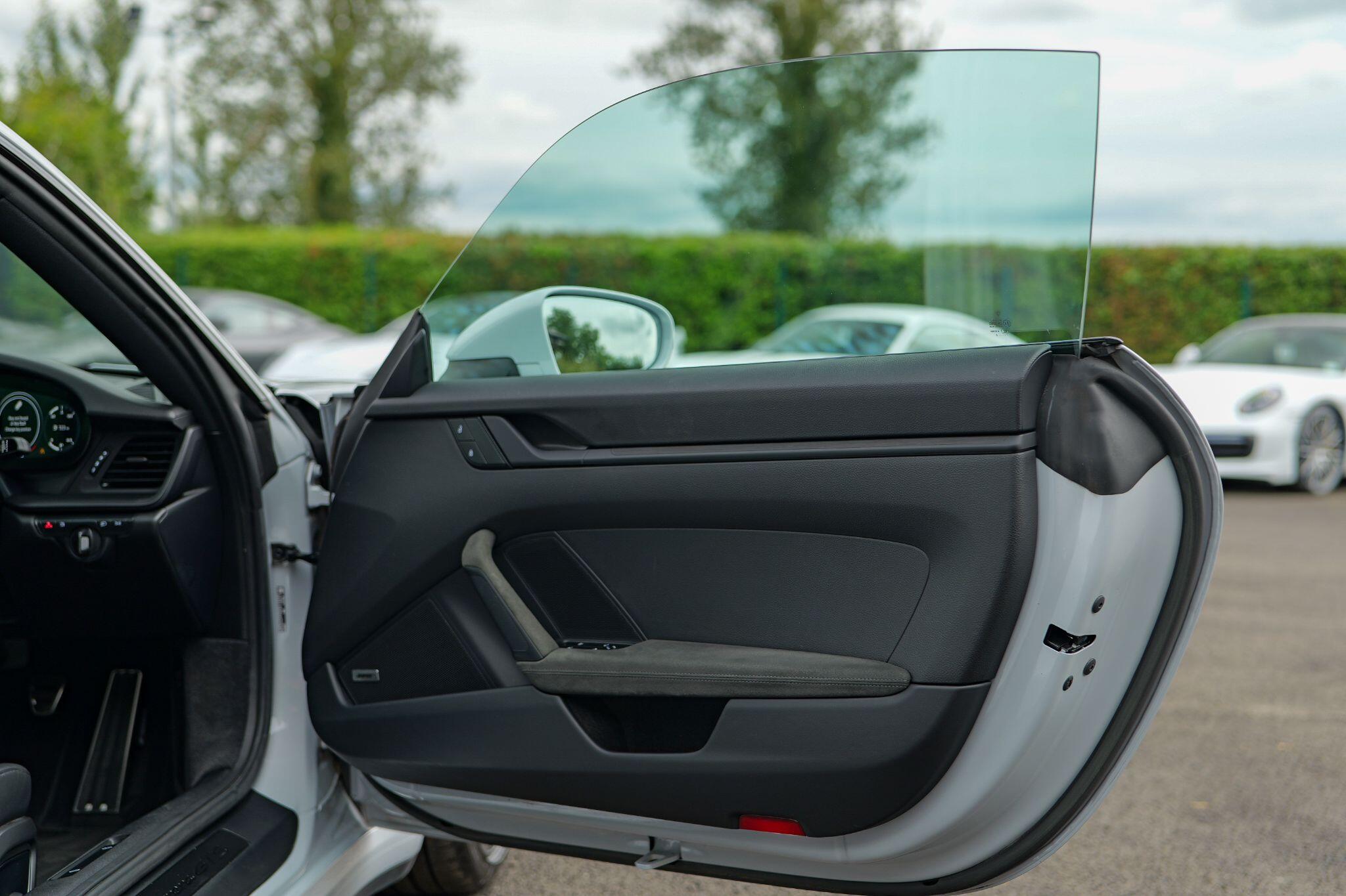Porsche 911 view 23