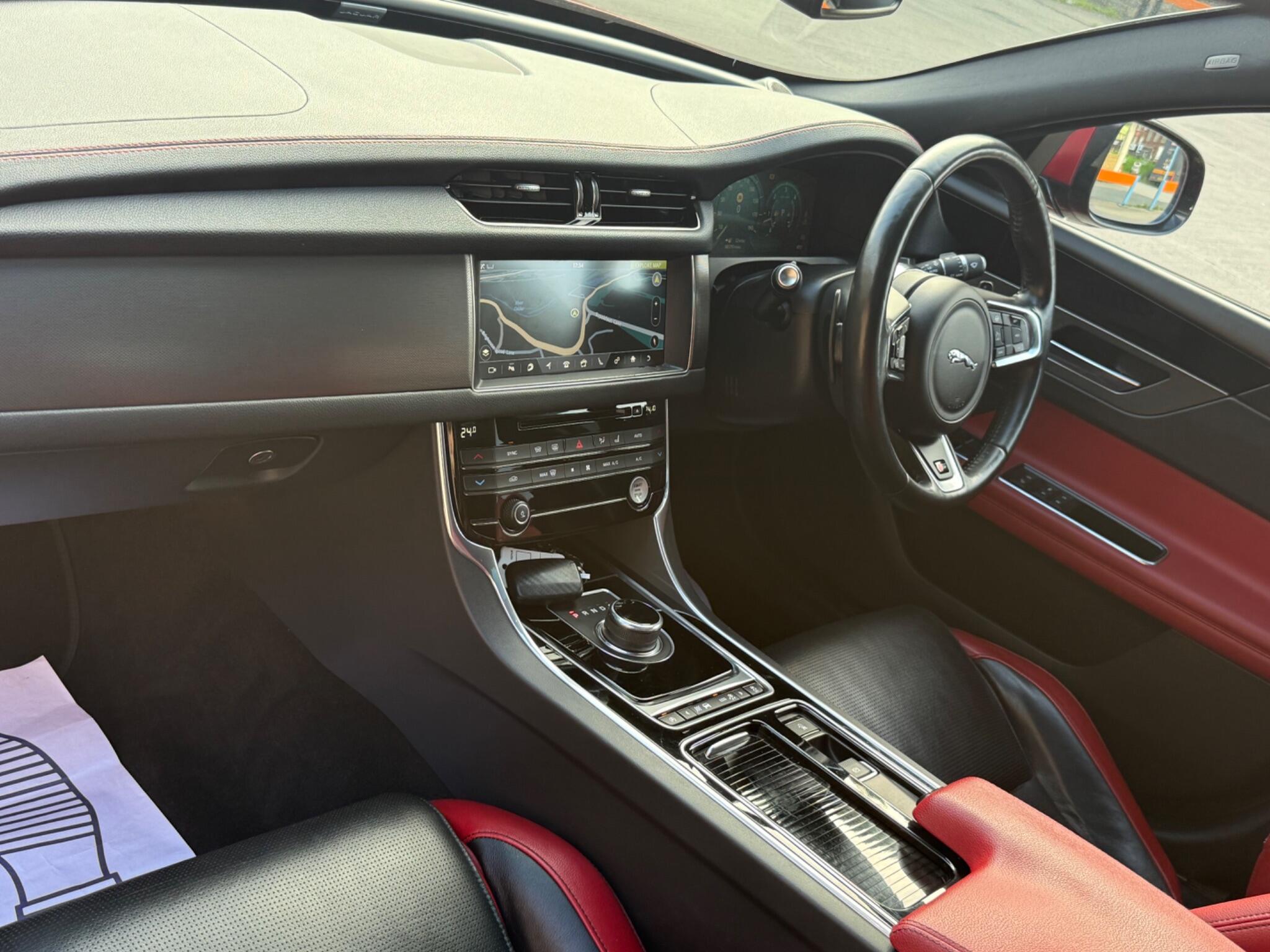 Jaguar XF view 19