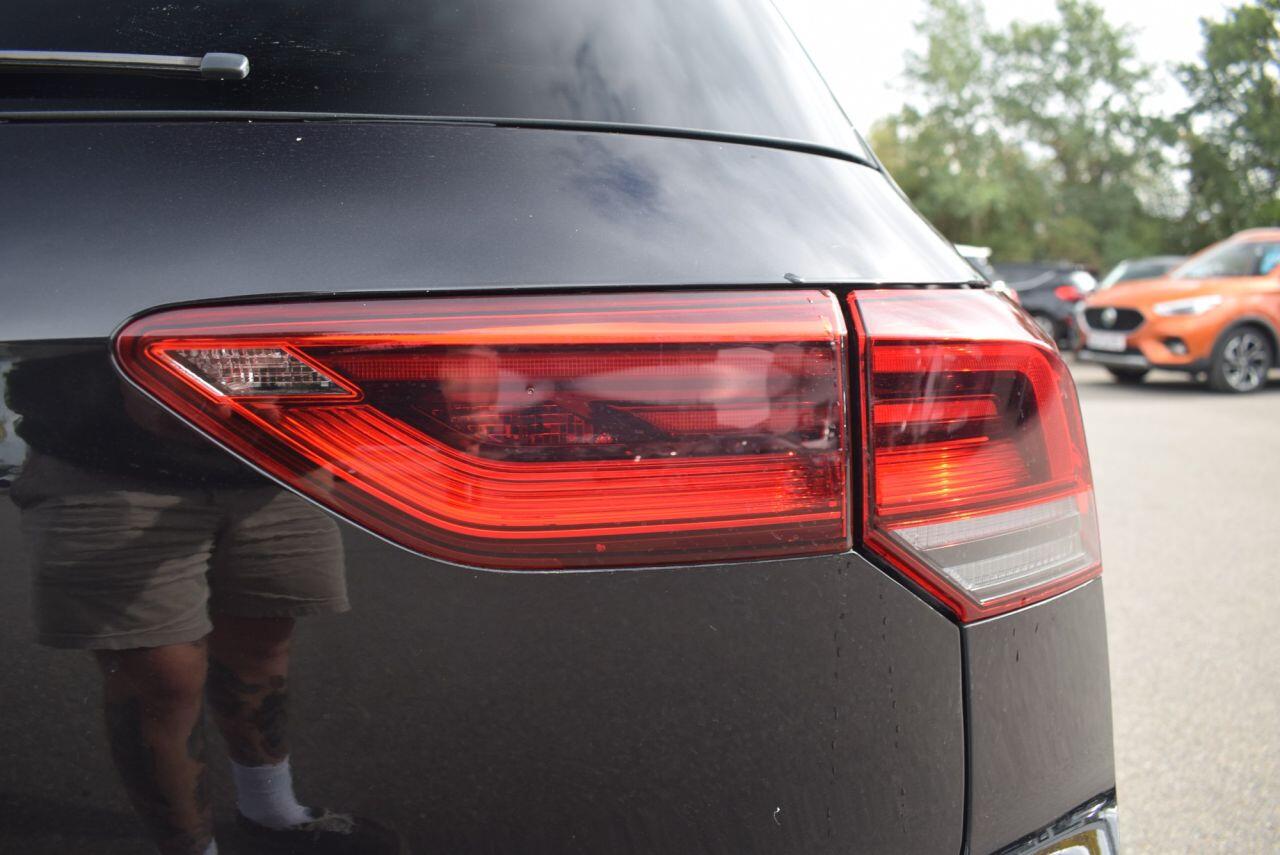 Volkswagen Golf view 22