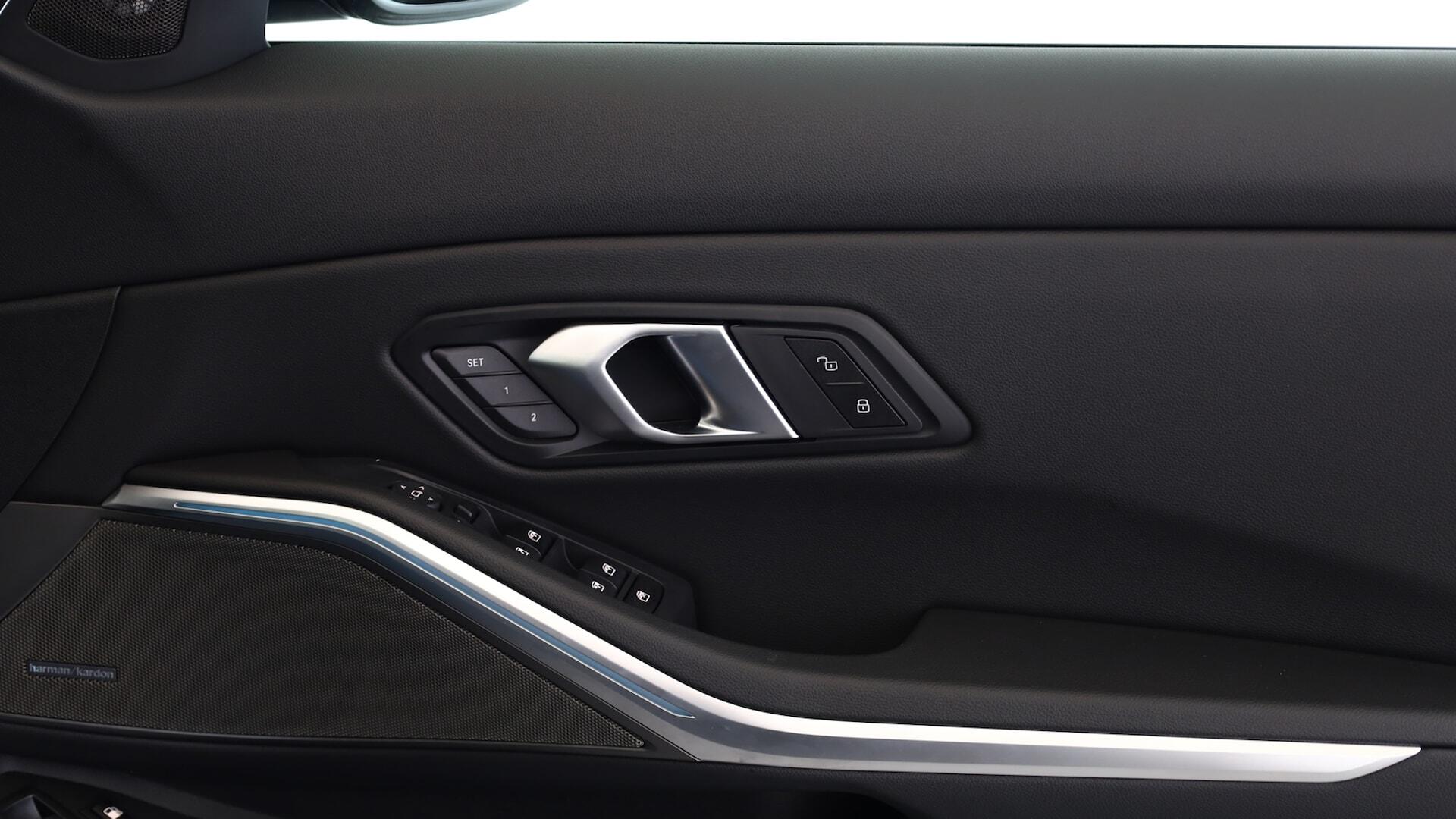 BMW 3 Series view 21