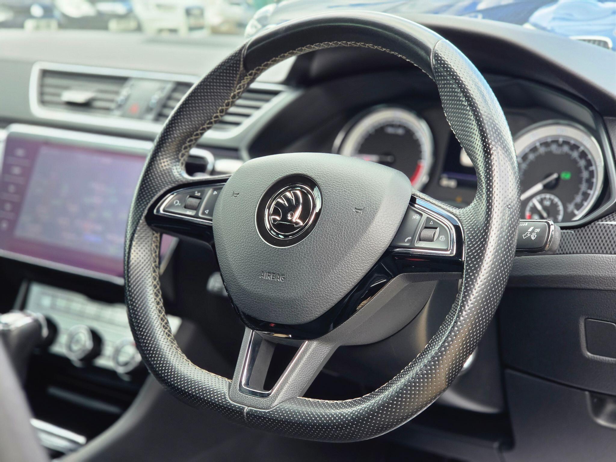 Skoda Superb view 11