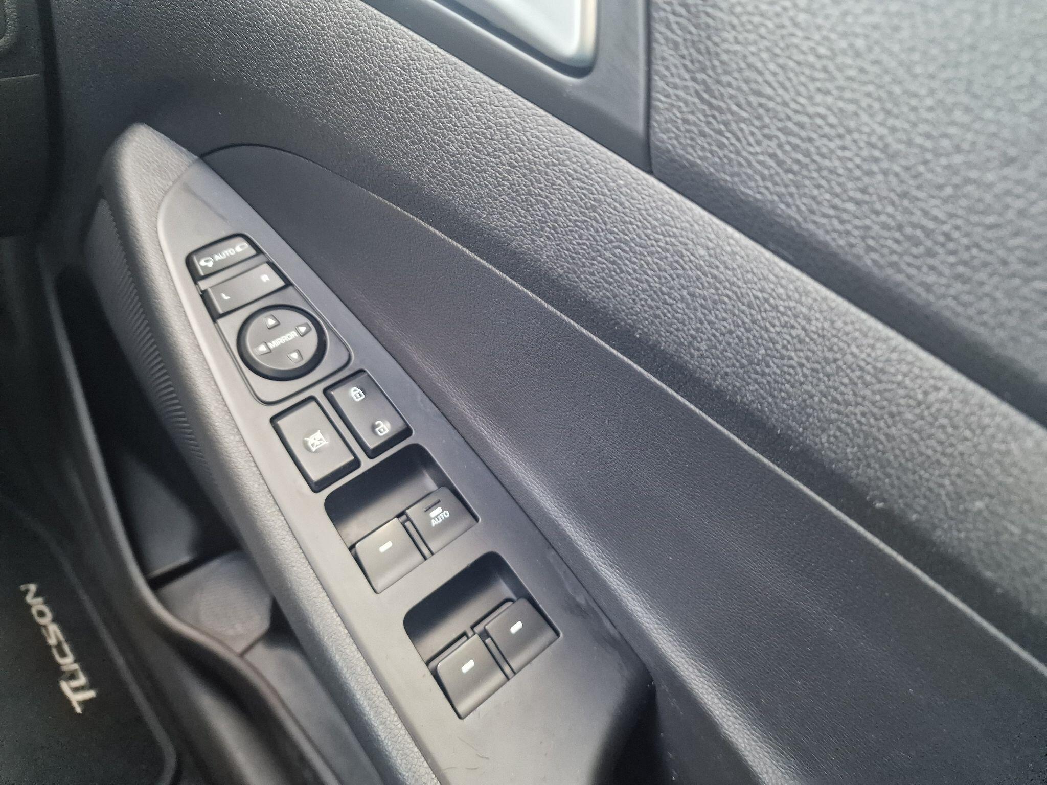 Hyundai Tucson view 25
