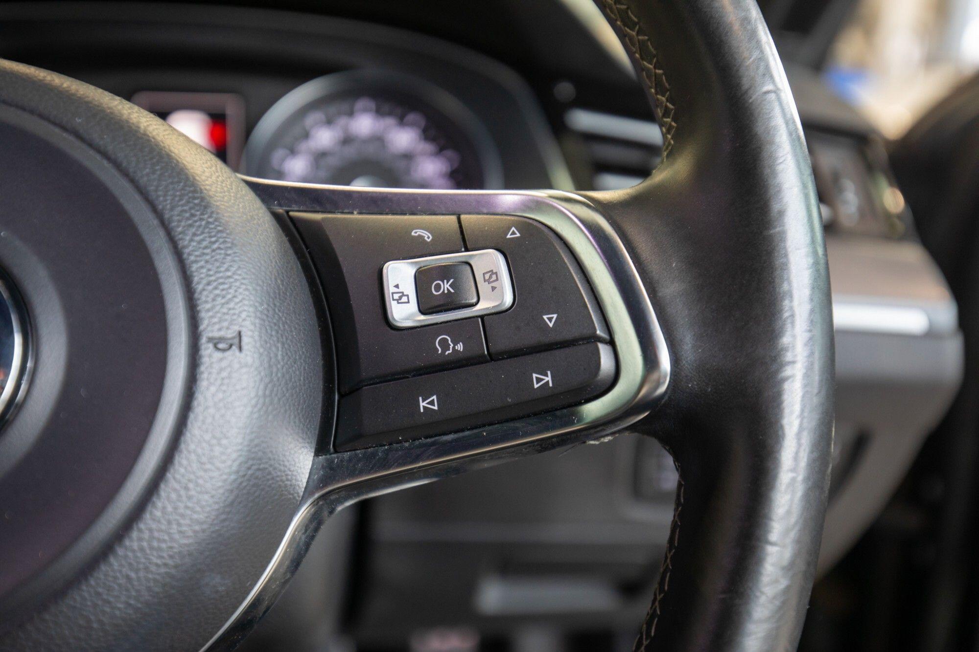 Volkswagen Passat view 16