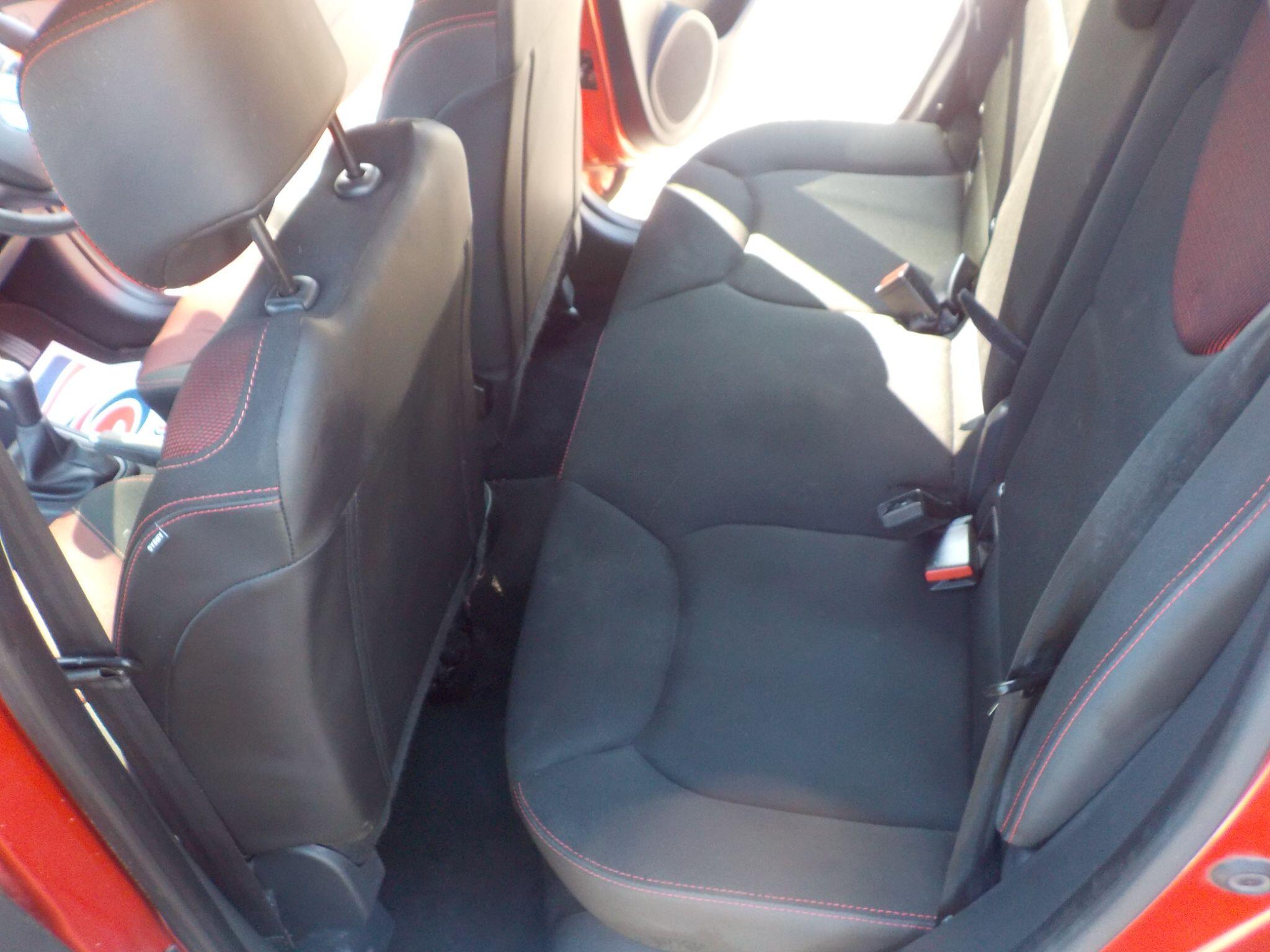 Renault Clio 0.9 TCe Play Euro 6 (s/s) 5dr