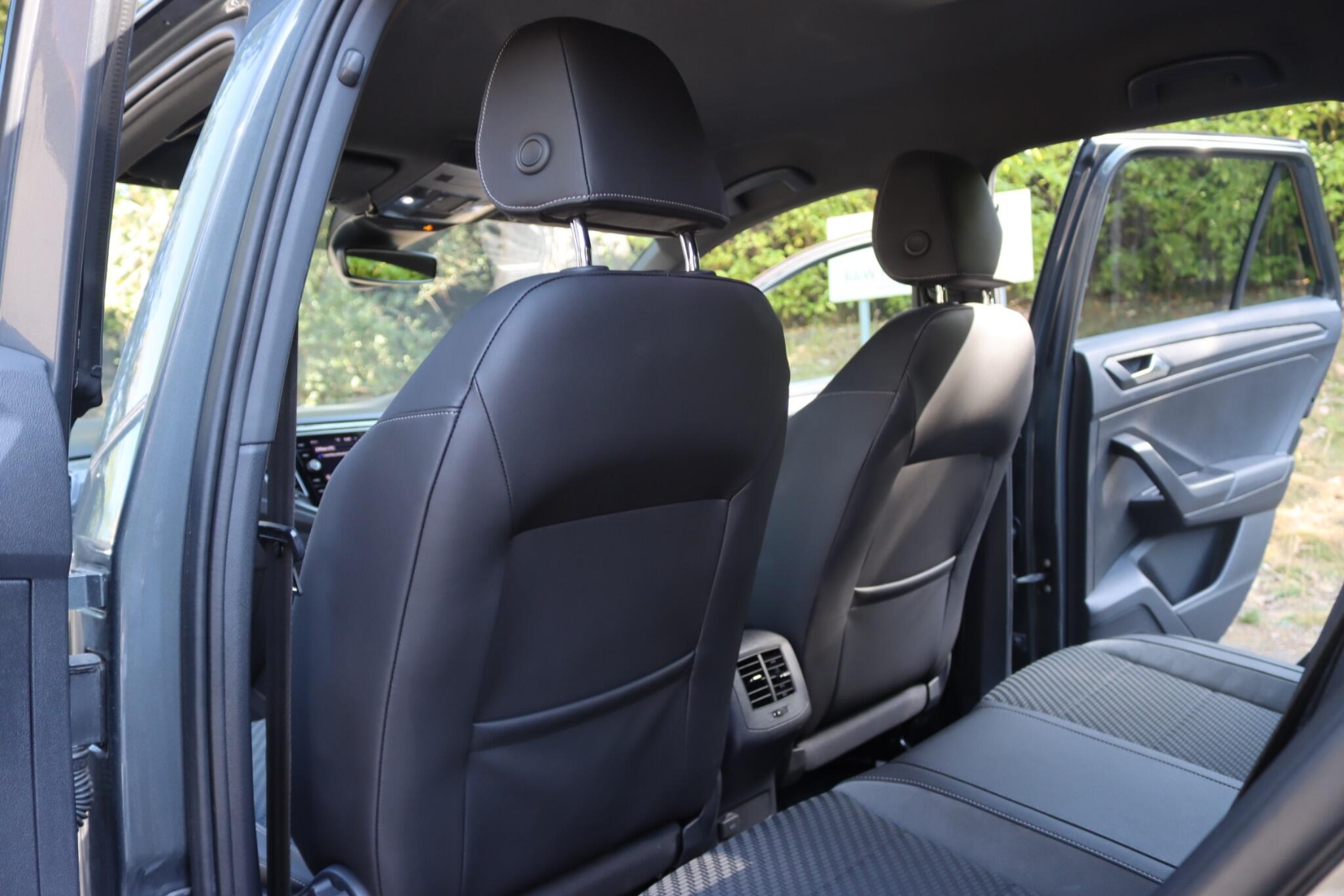 Volkswagen T-Roc view 8