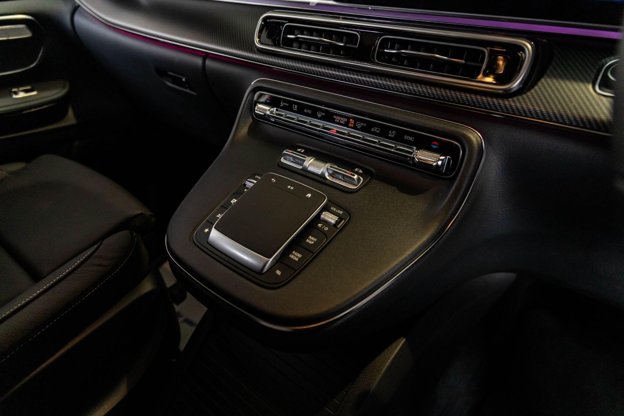 Mercedes-Benz V-Class view 21
