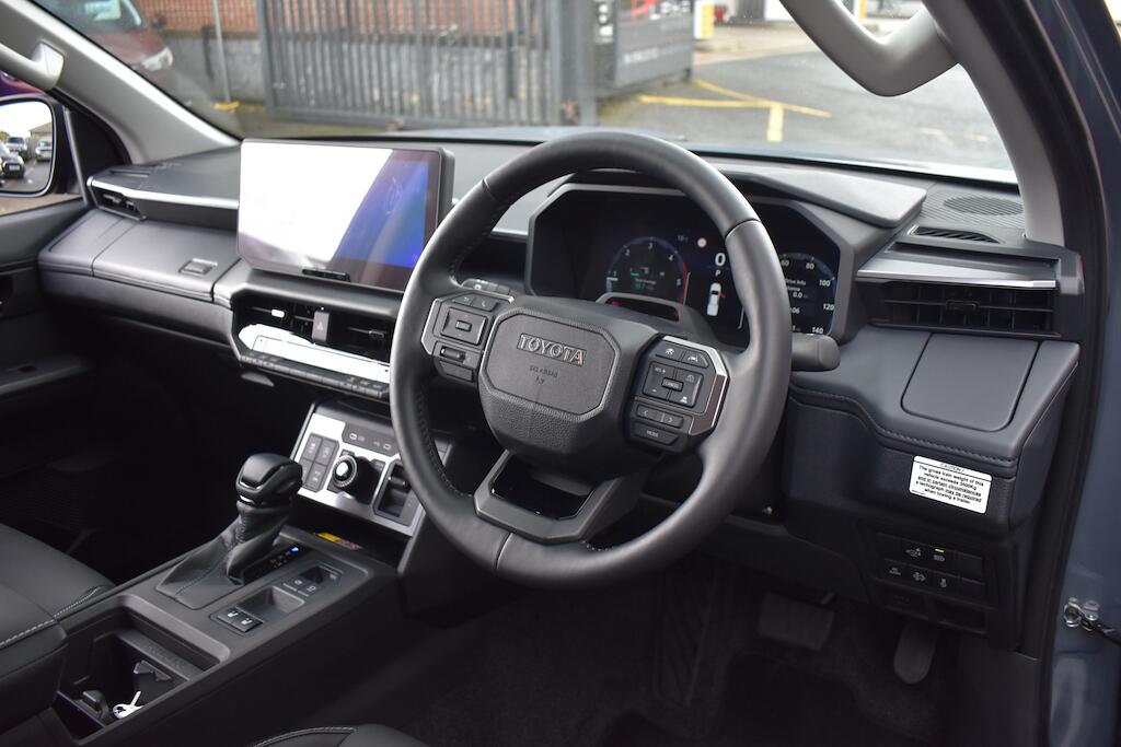 Toyota Hilux view 9