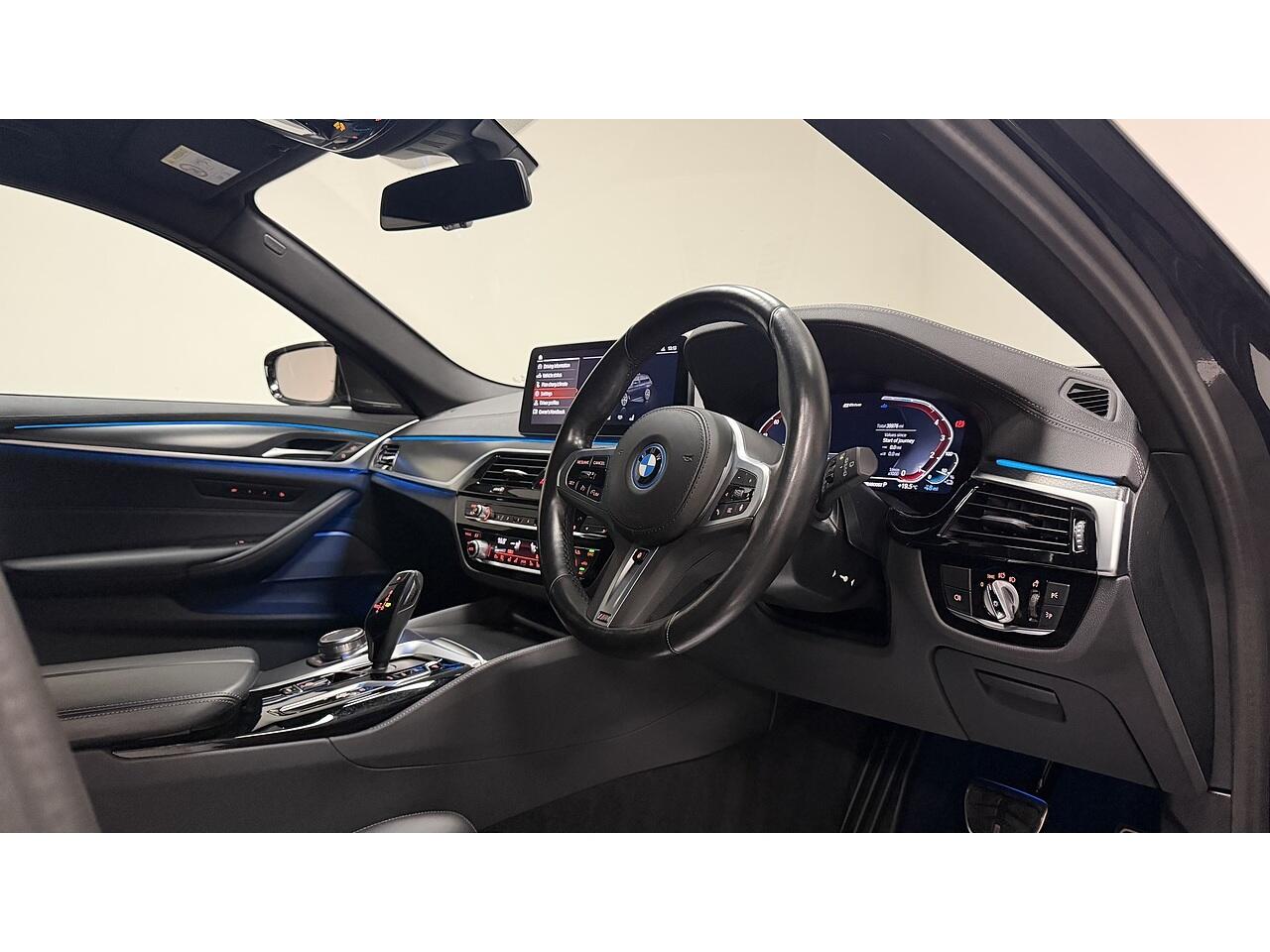 BMW 5 Series view 15