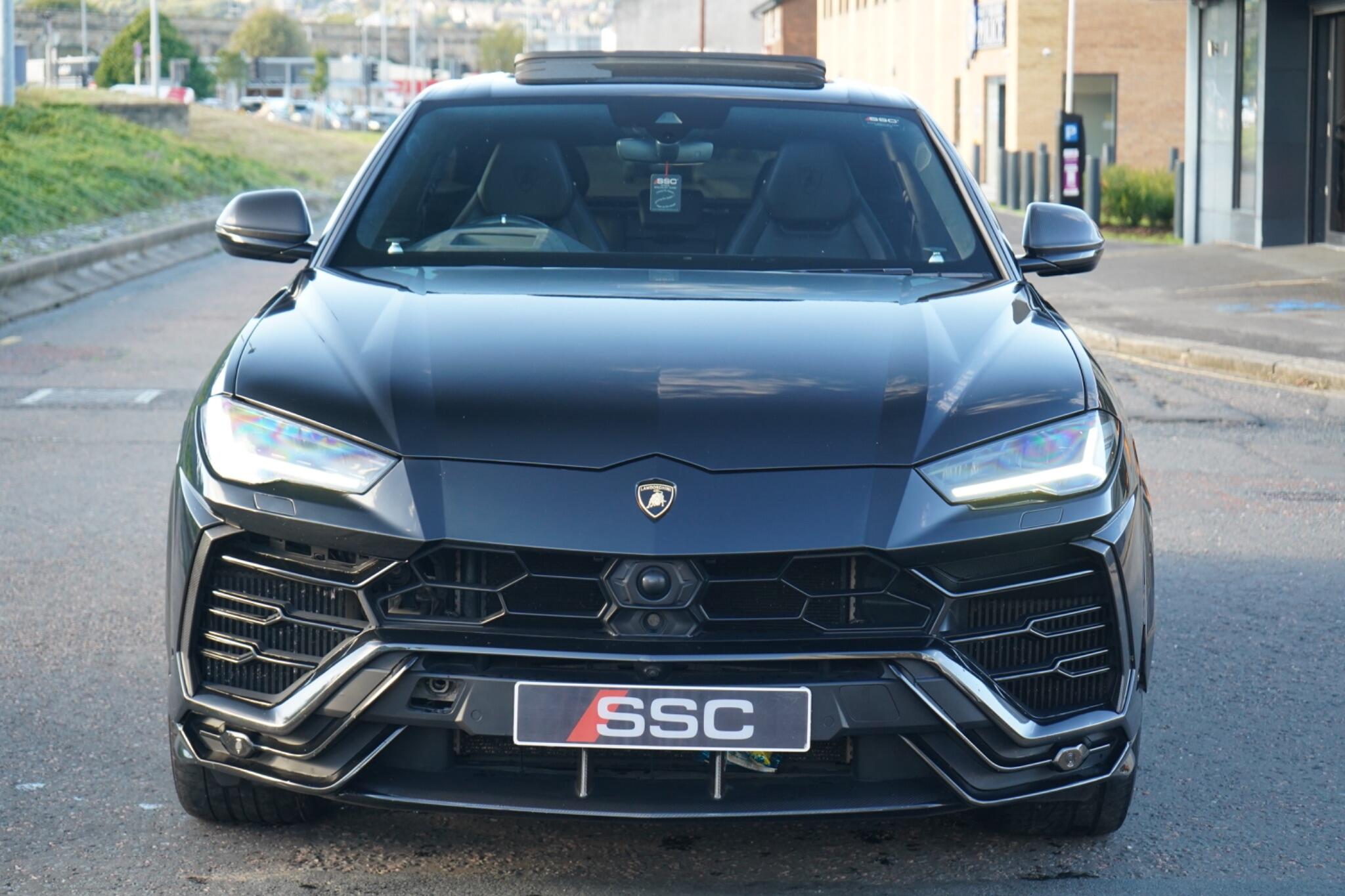 Lamborghini Urus view 6