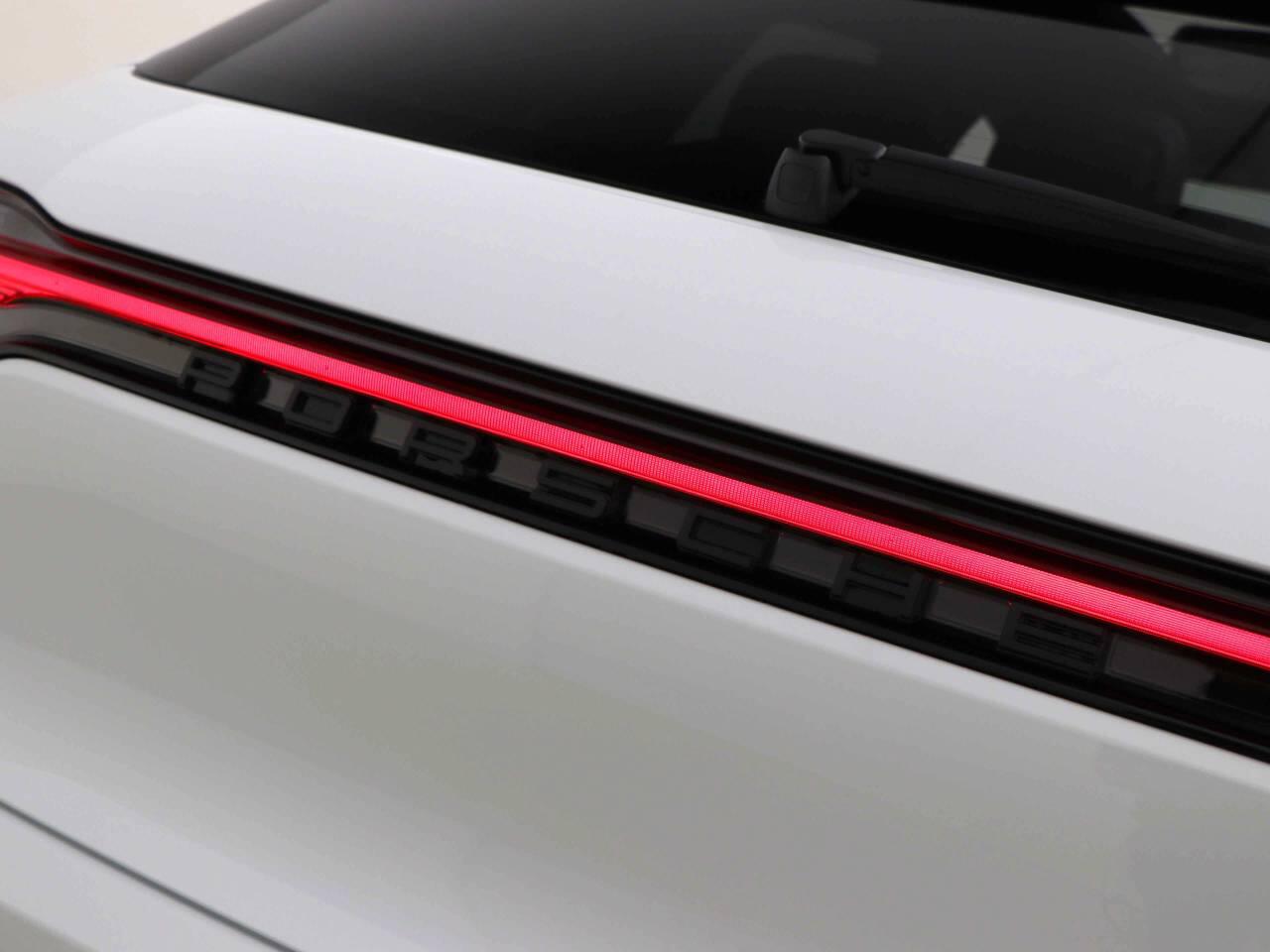 Porsche Macan view 16