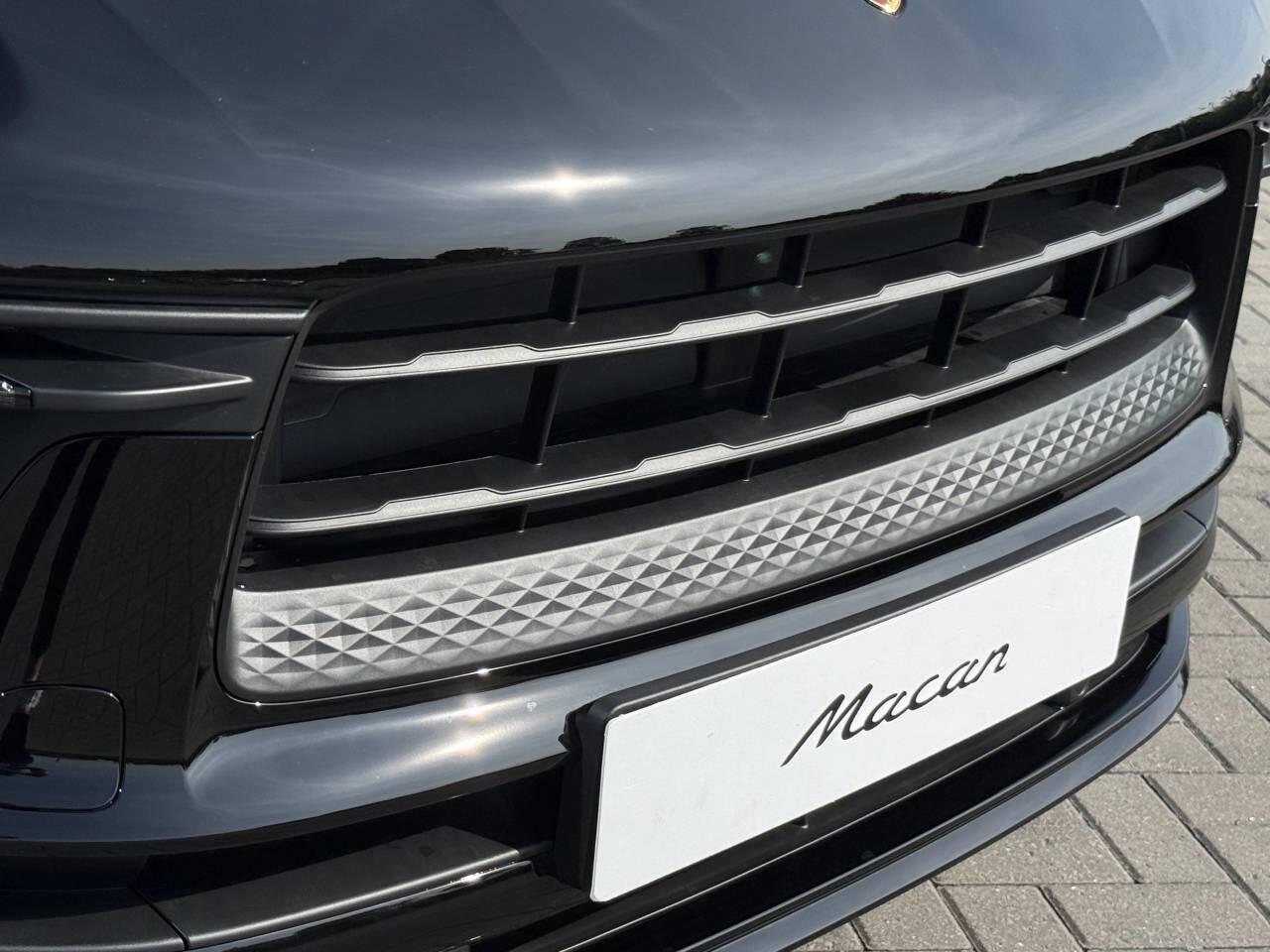 Porsche Macan view 44