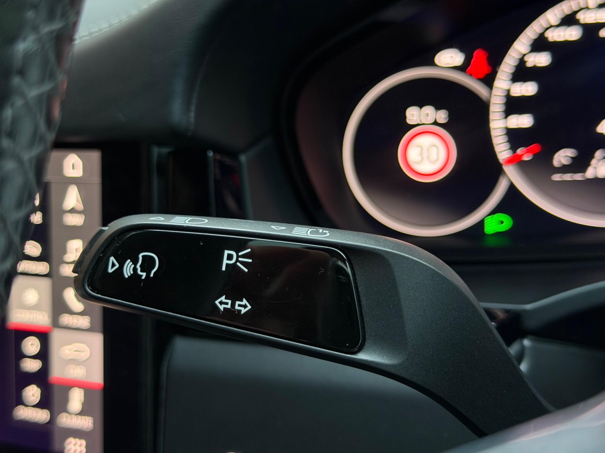 Porsche Cayenne view 35