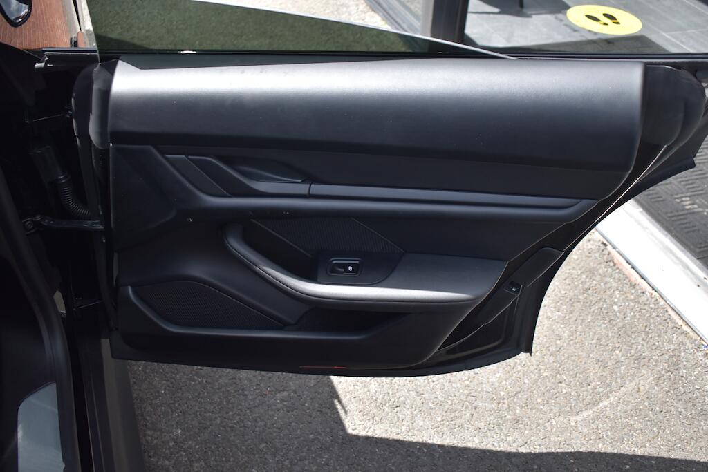 Porsche Taycan view 36