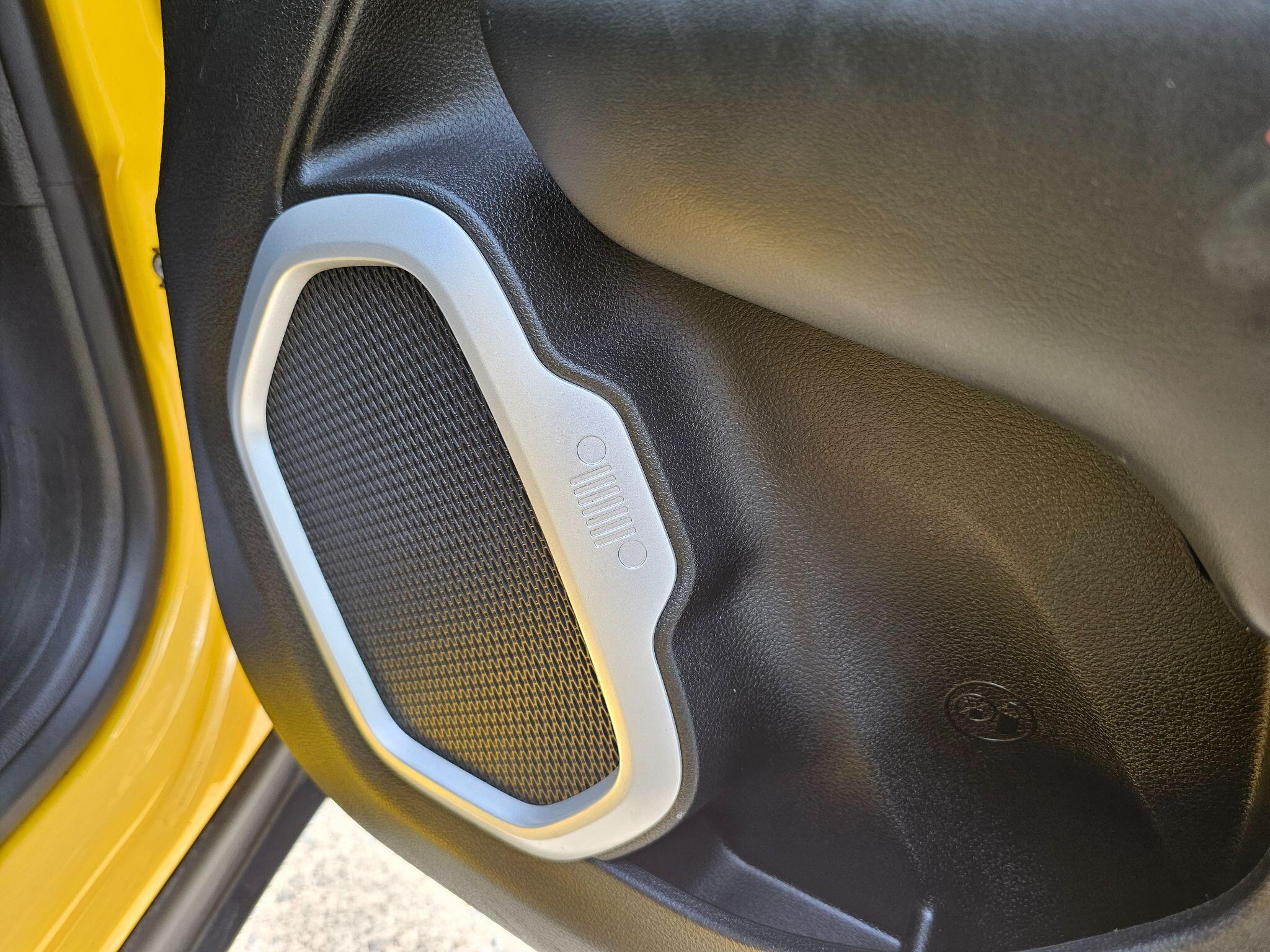 Jeep Renegade view 40