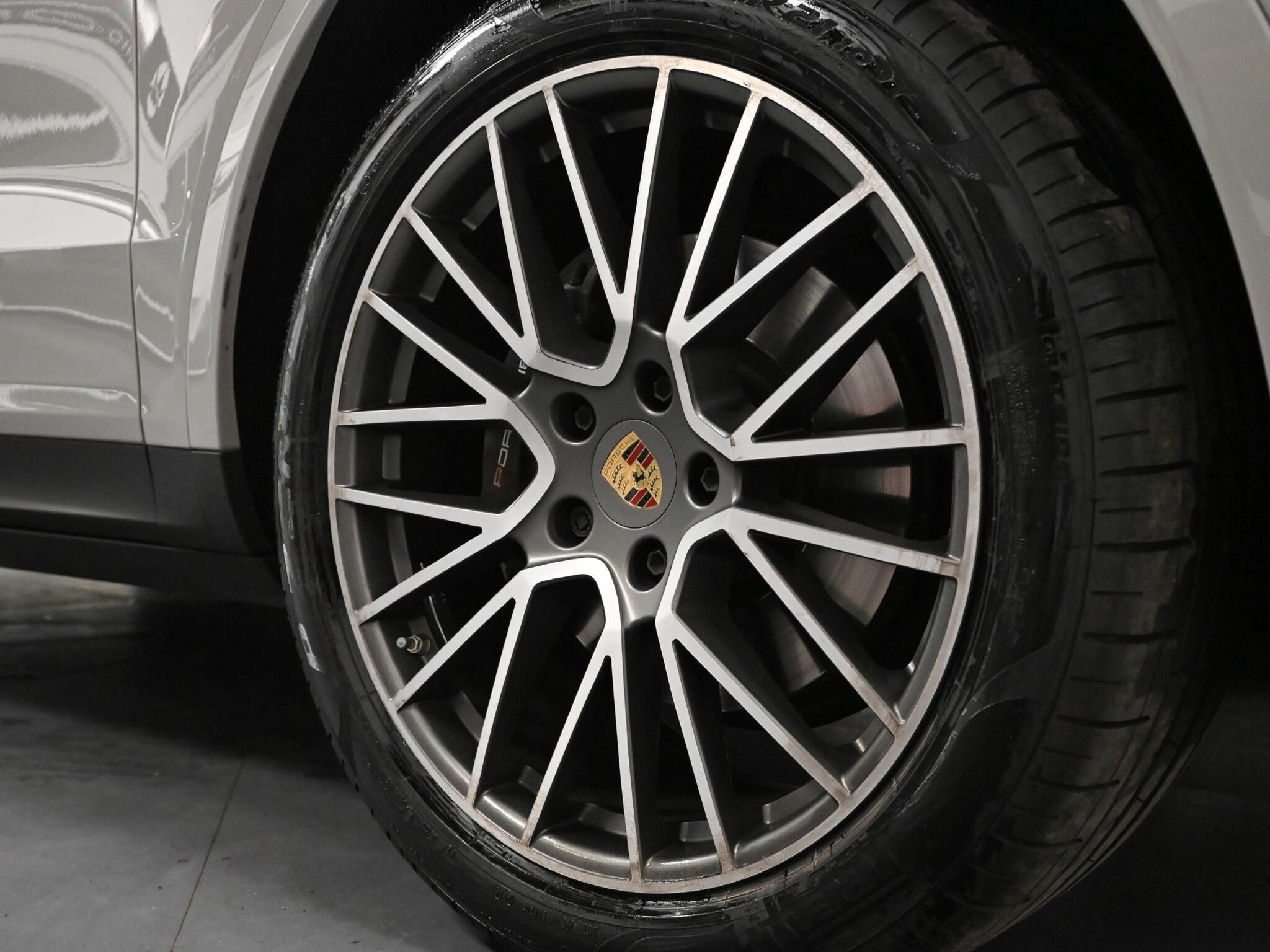 Porsche Cayenne view 7