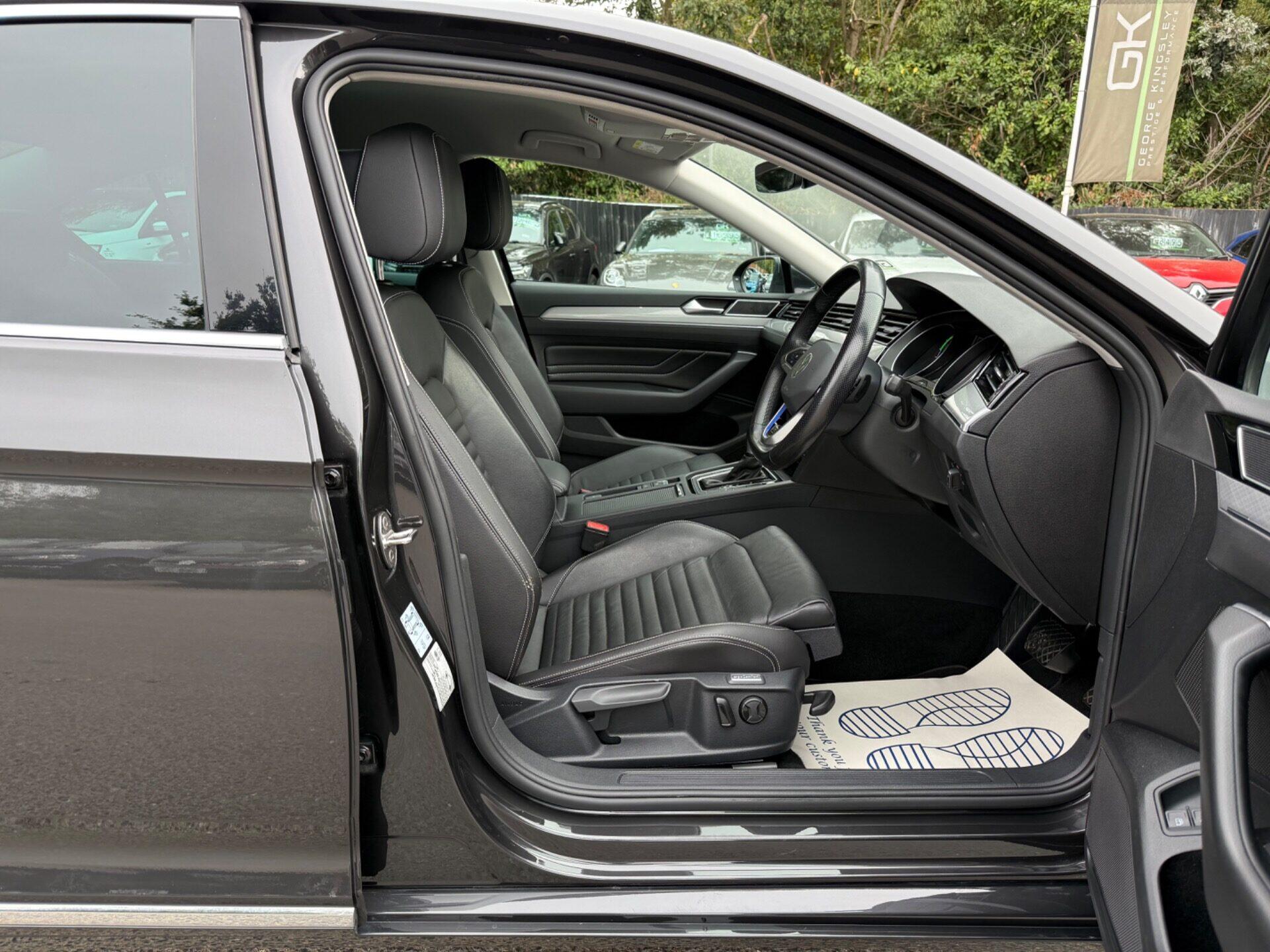 Volkswagen Passat view 15
