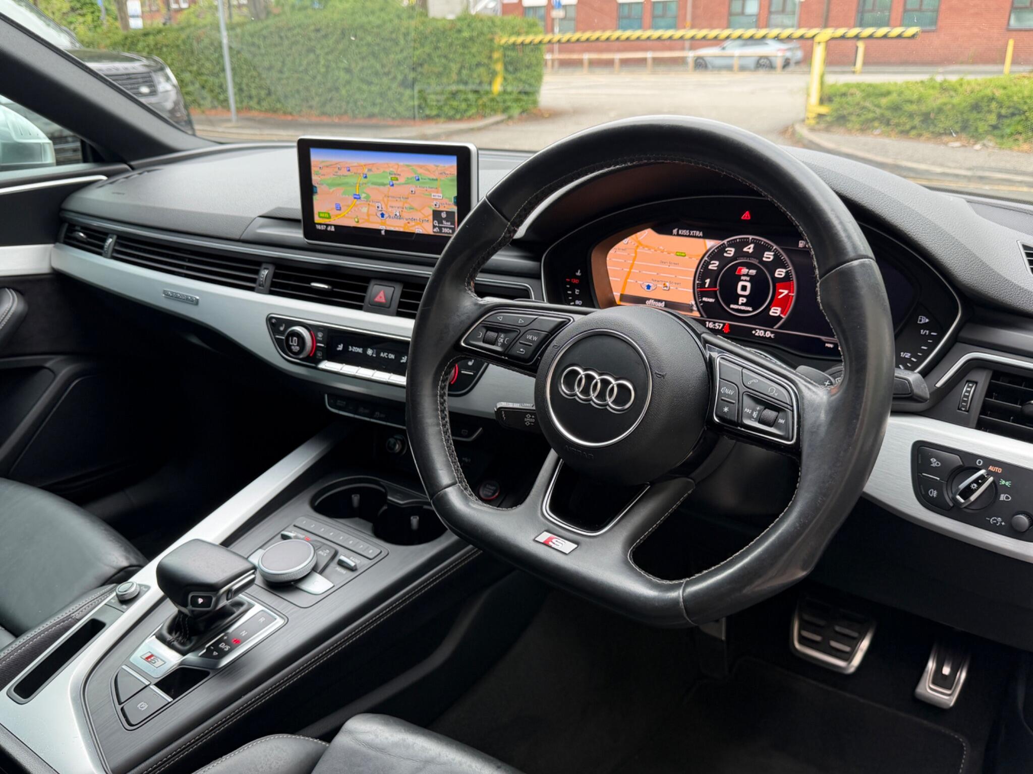 Audi S5 view 4