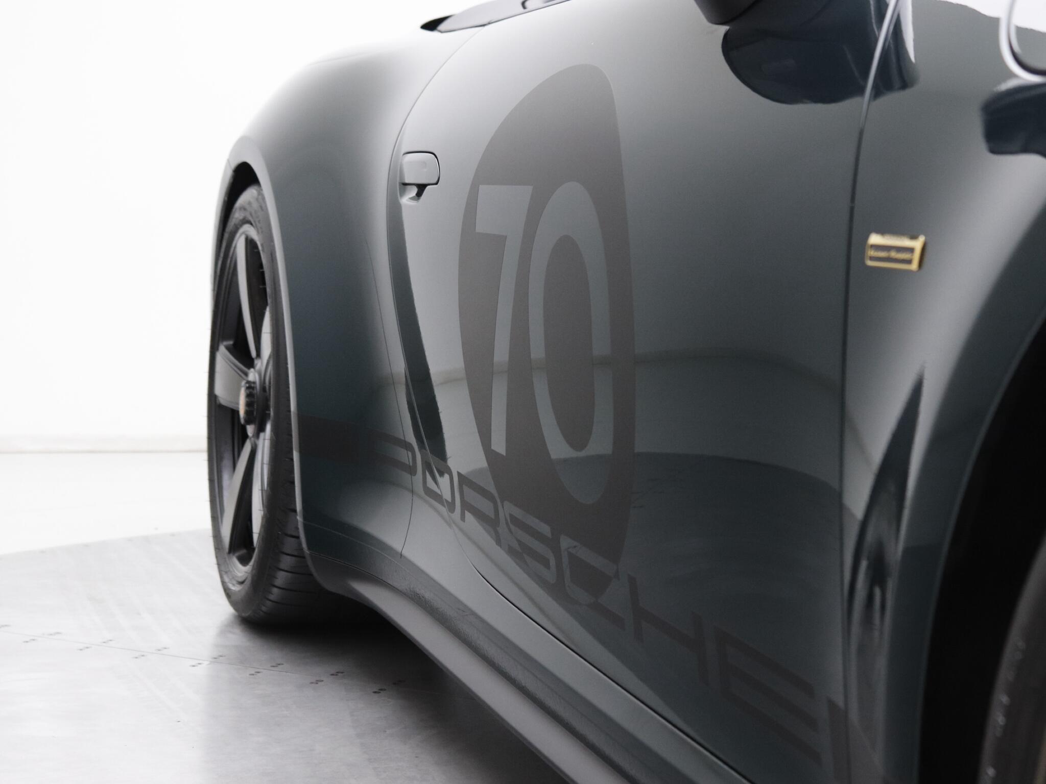 Porsche 911 view 29
