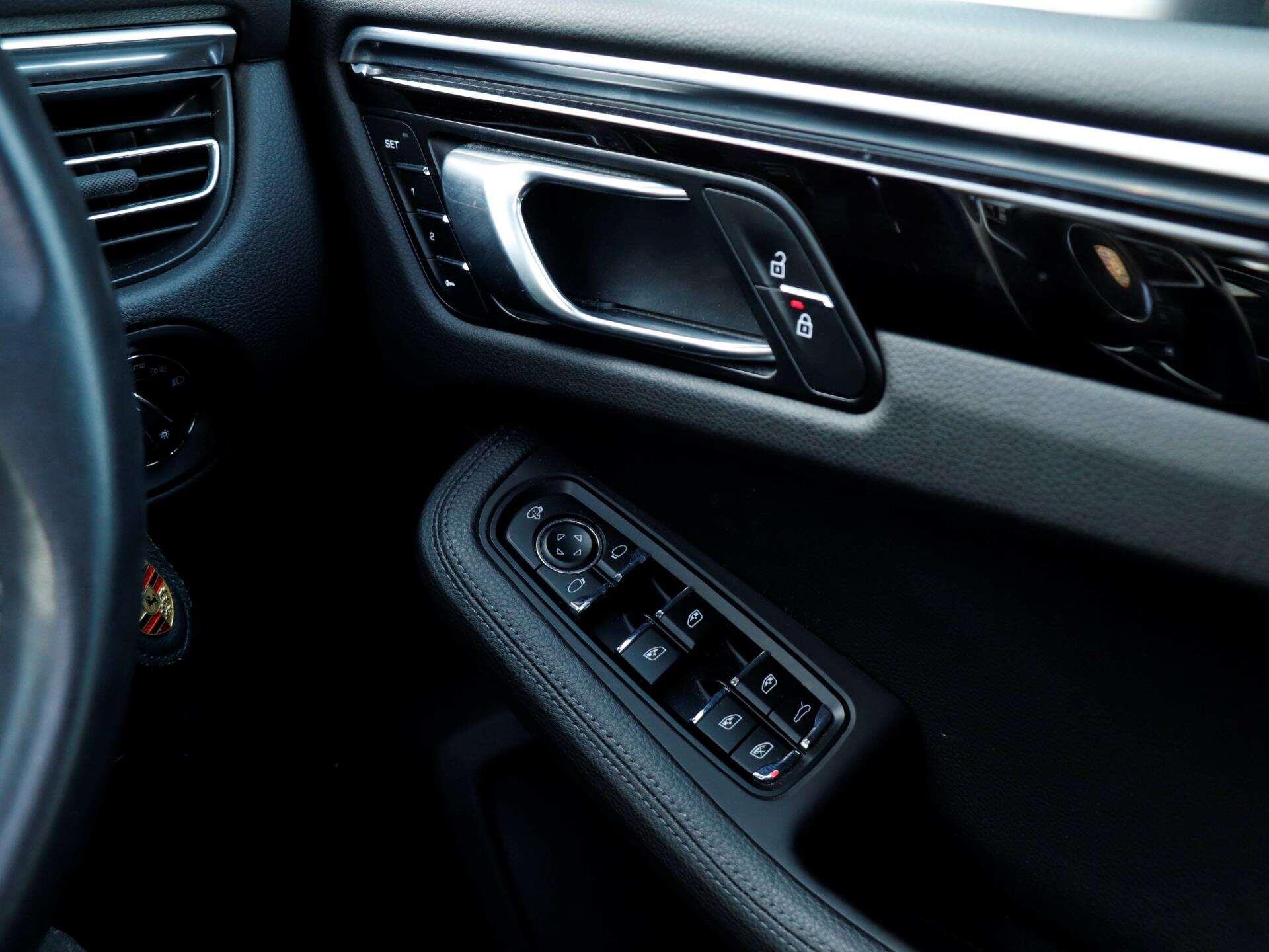Porsche Macan view 20