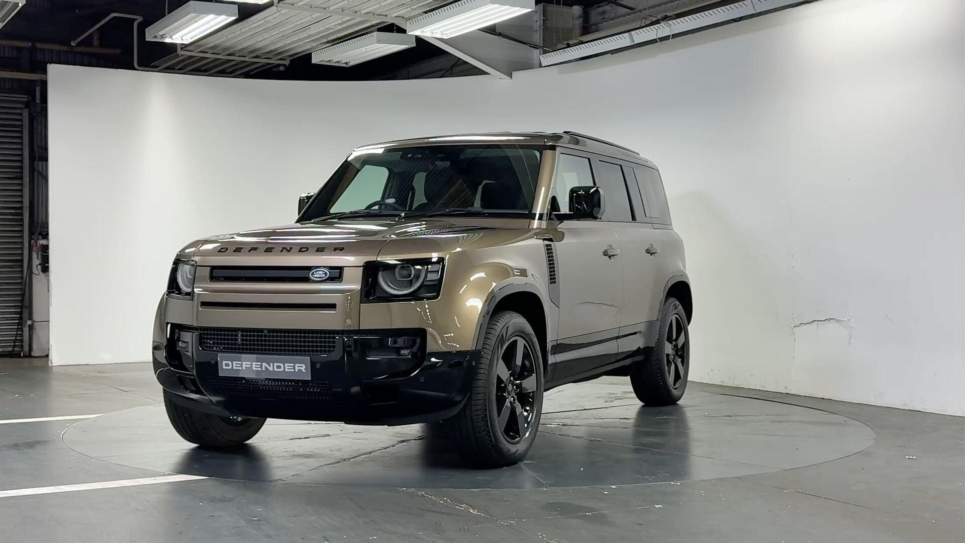 Land Rover Defender view 30