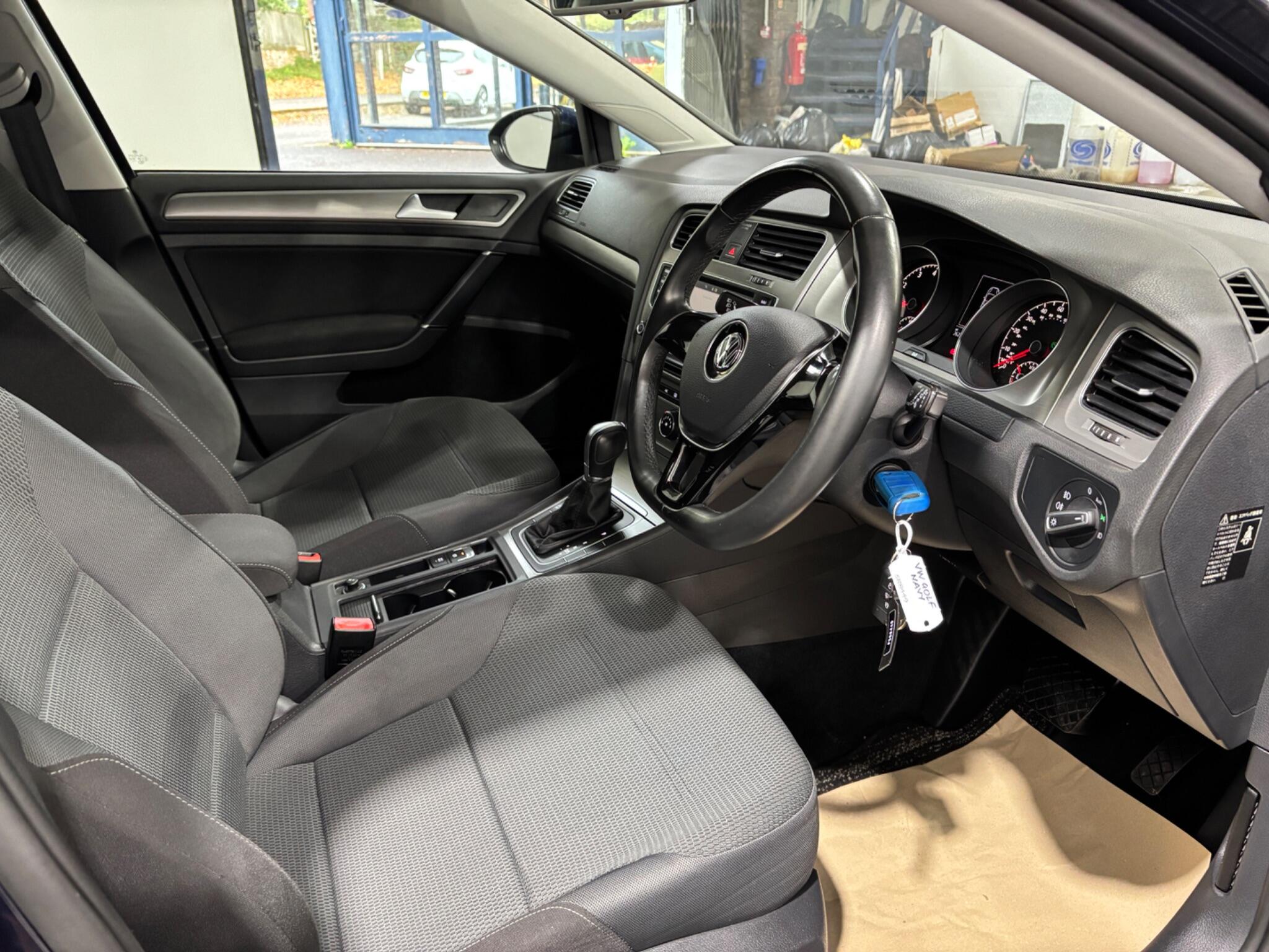 Volkswagen Golf view 24