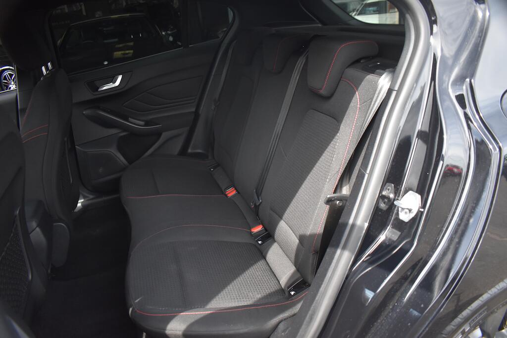 Ford Focus view 13