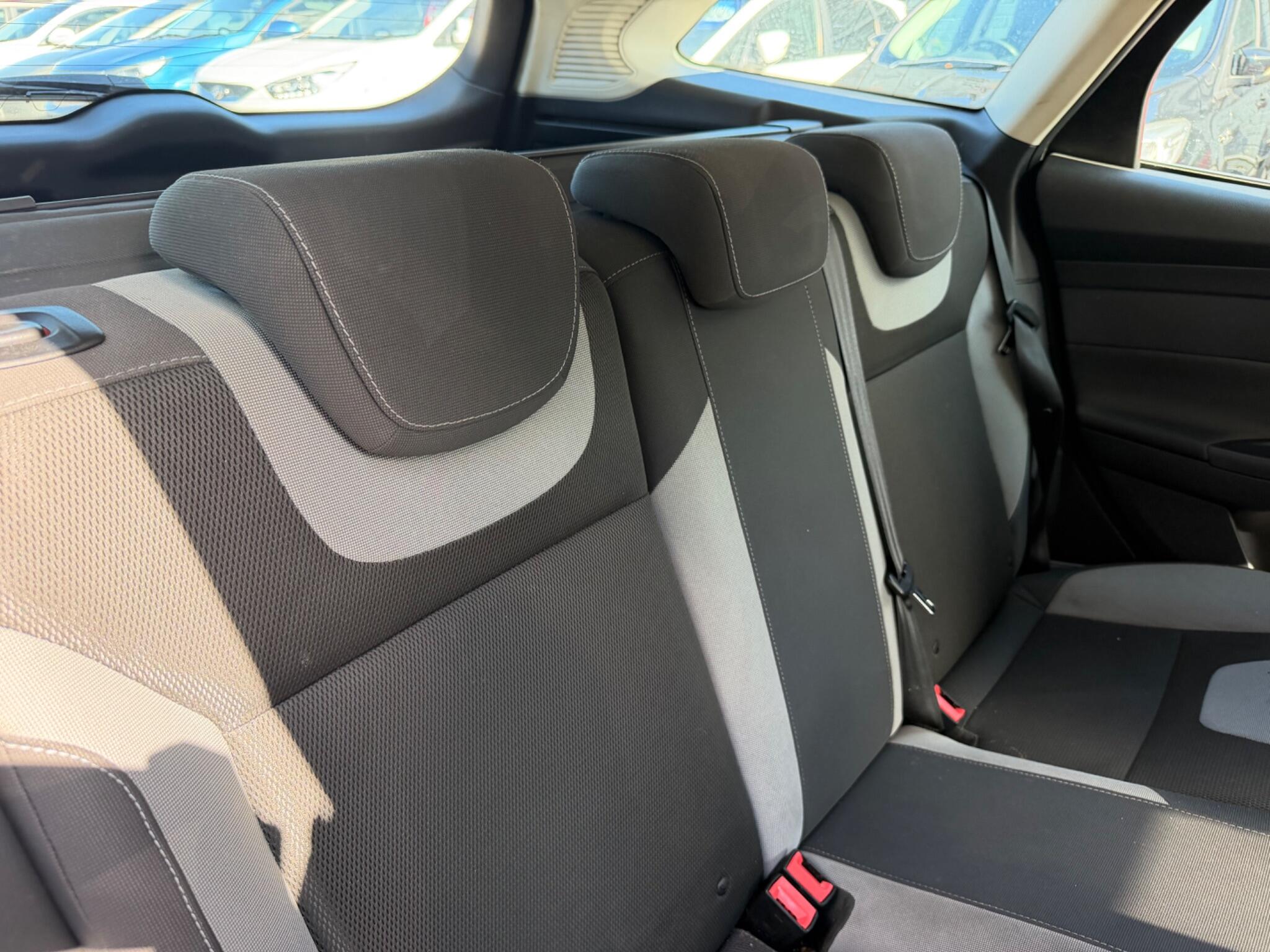 Ford Focus view 22