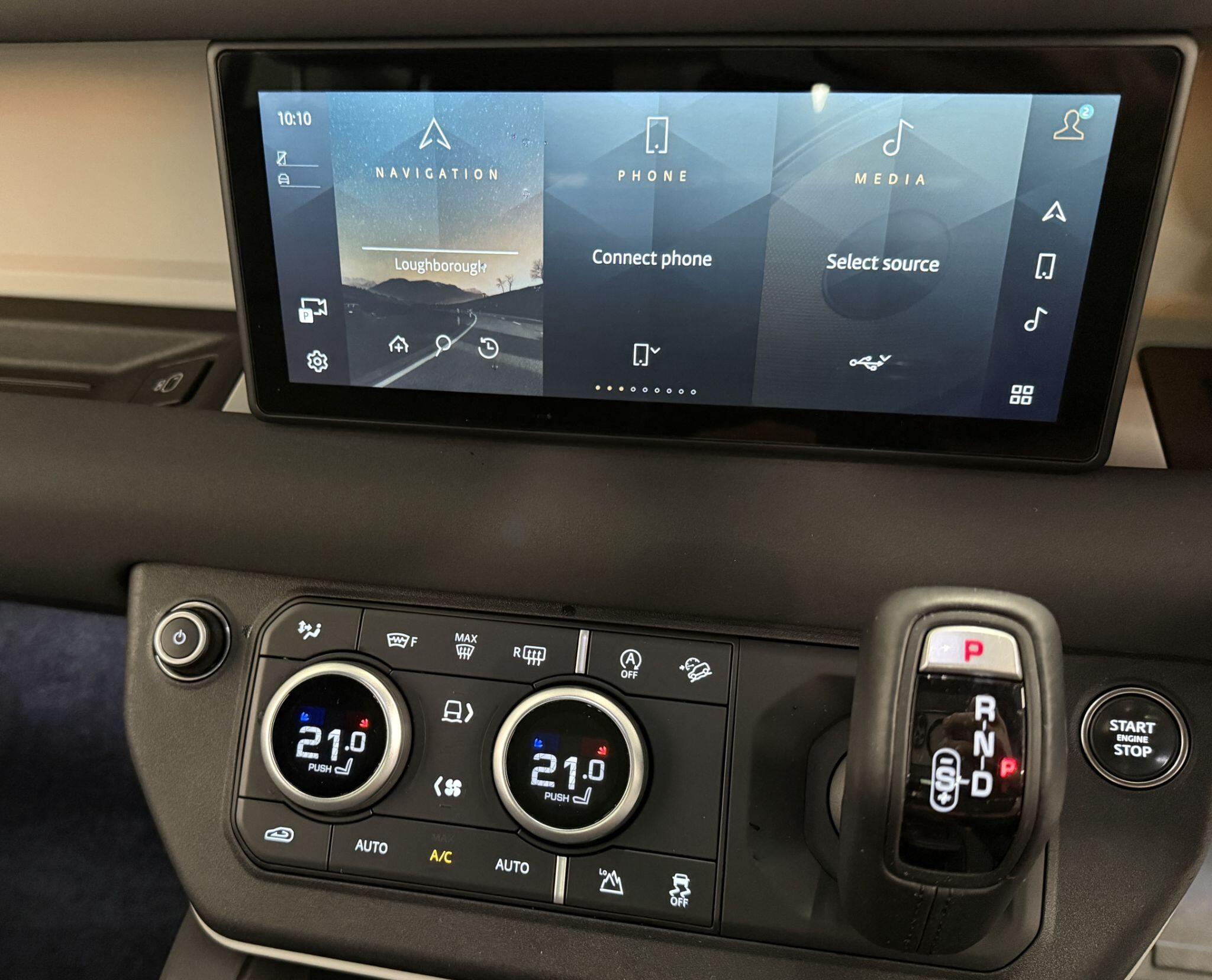Land Rover Defender 90 view 15