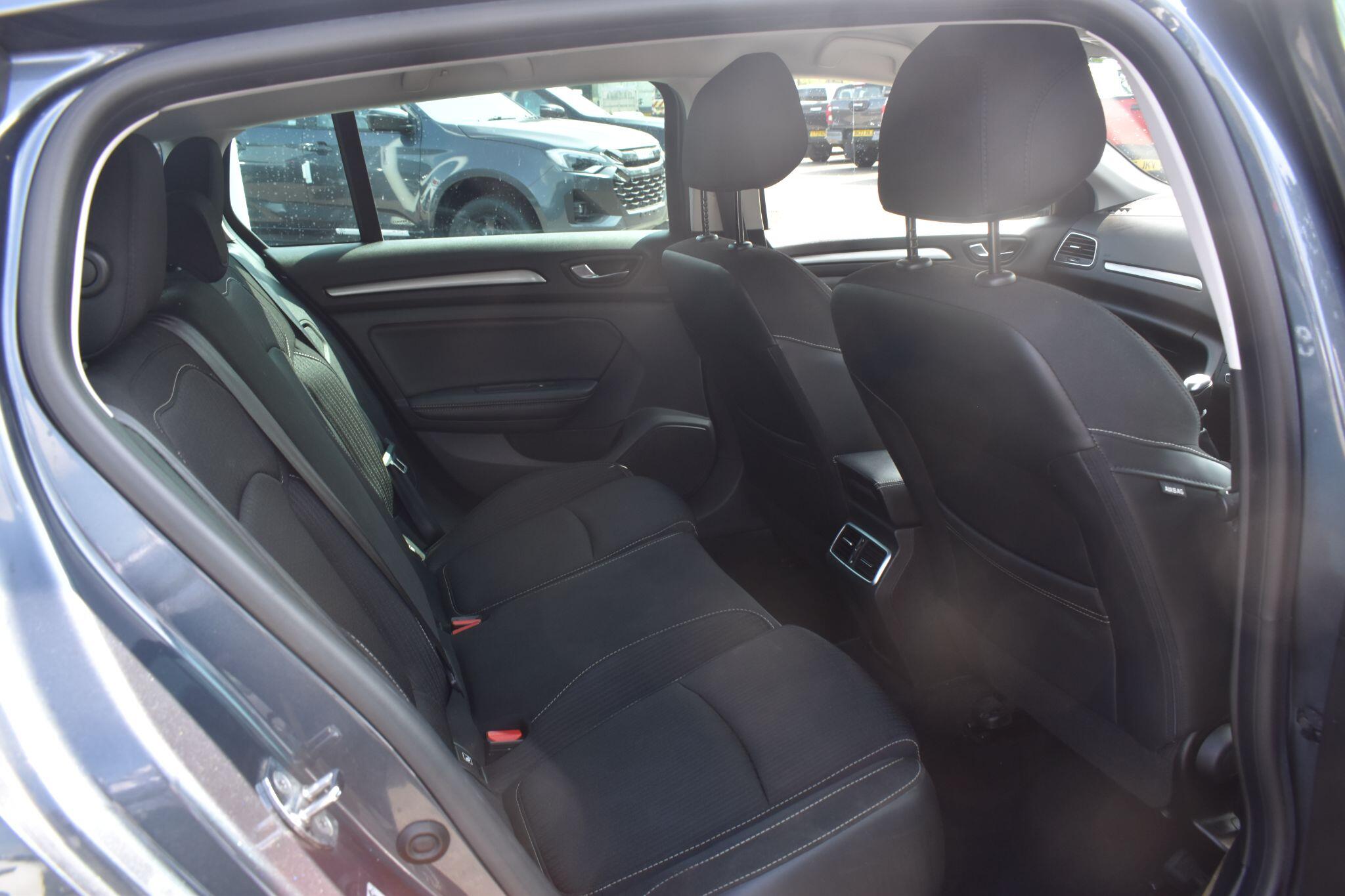 Megane - 1.3 TCe Iconic Sport Tourer Euro 6 (s/s) 5dr - Image 12