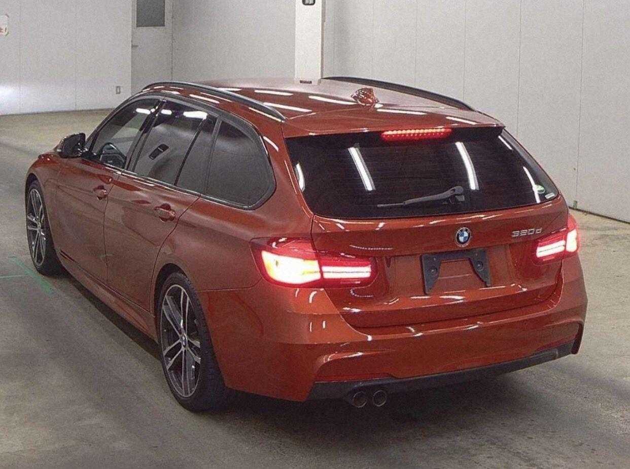 BMW 3 Series view 3