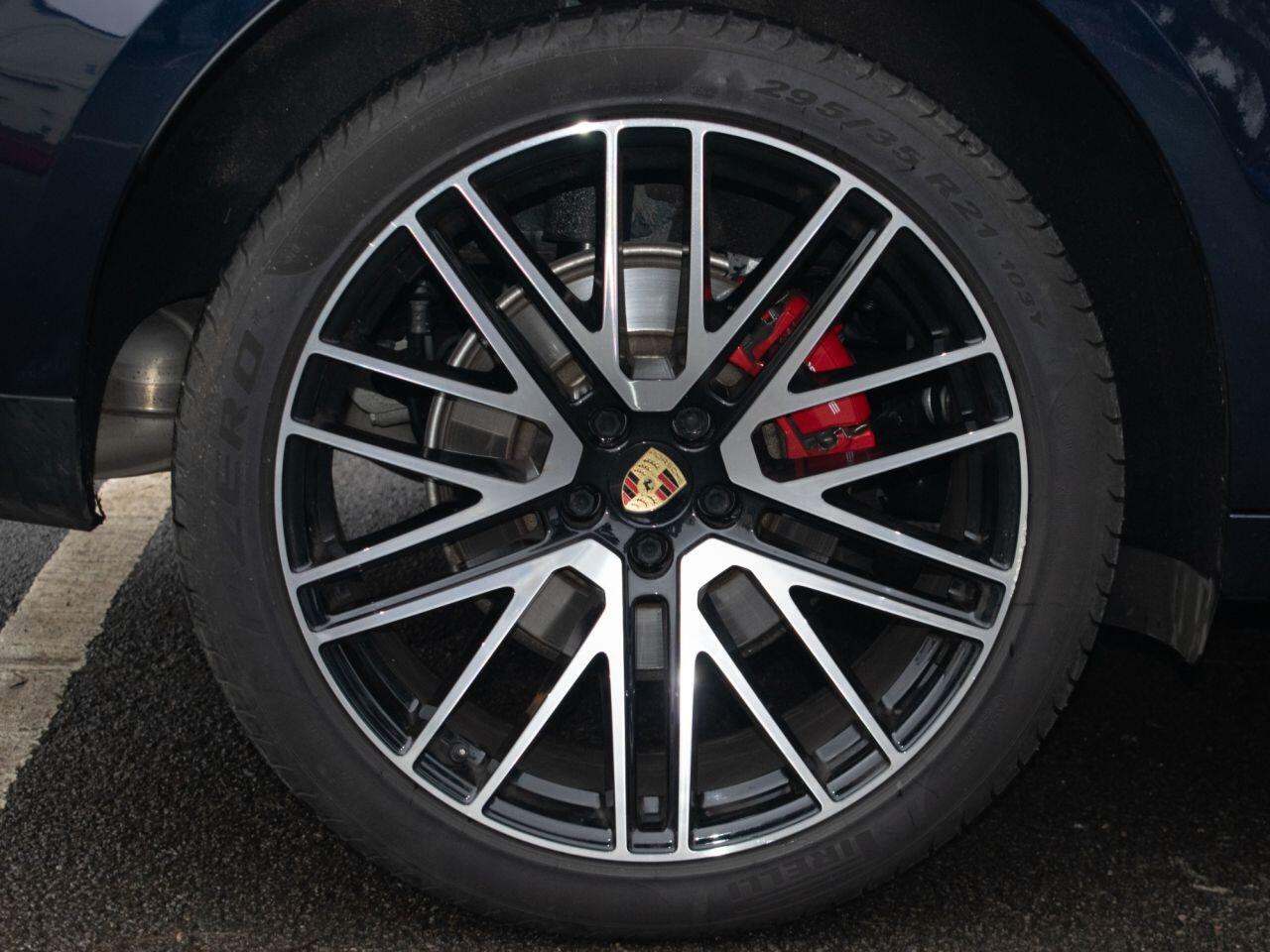 Porsche Macan view 10