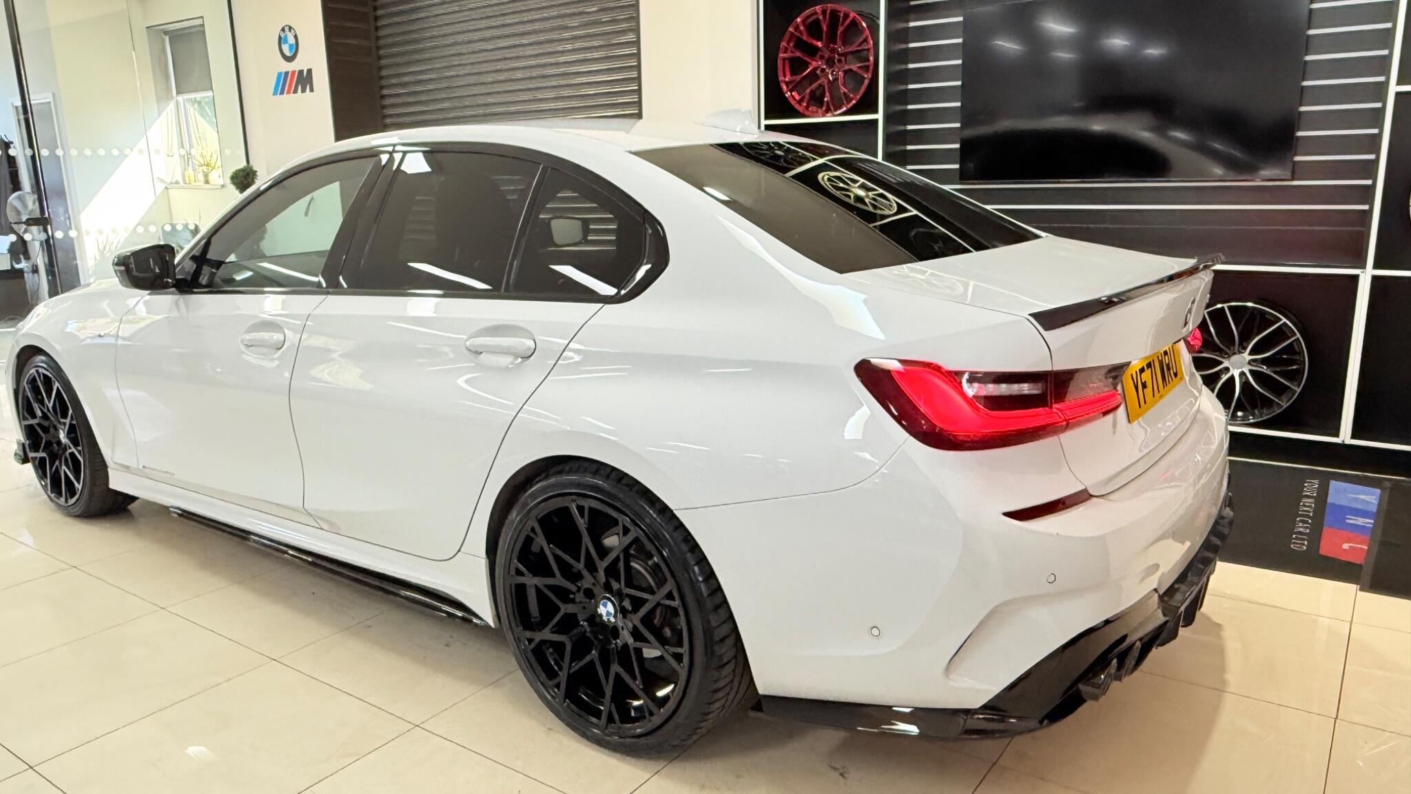 BMW 3 Series view 32