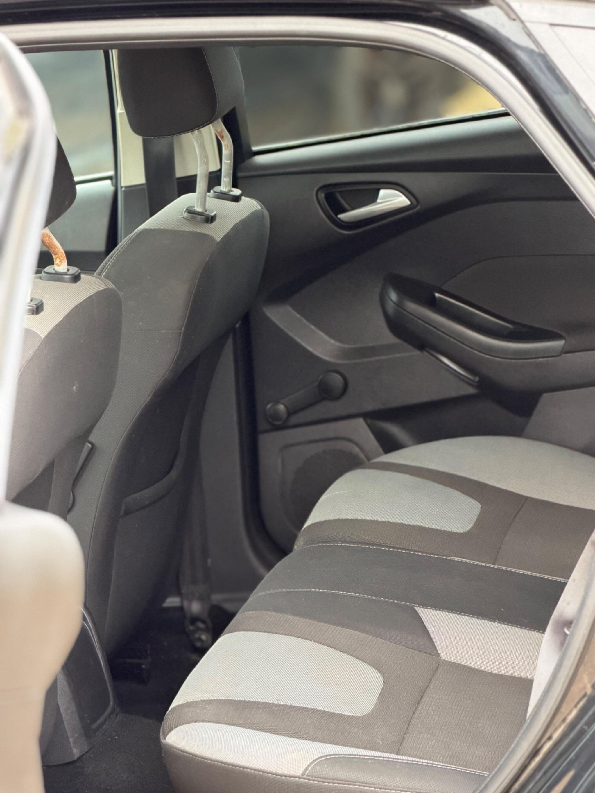 2014 Ford Focus 1.6 TDCi Zetec Euro 5 (s/s) 5dr image 22