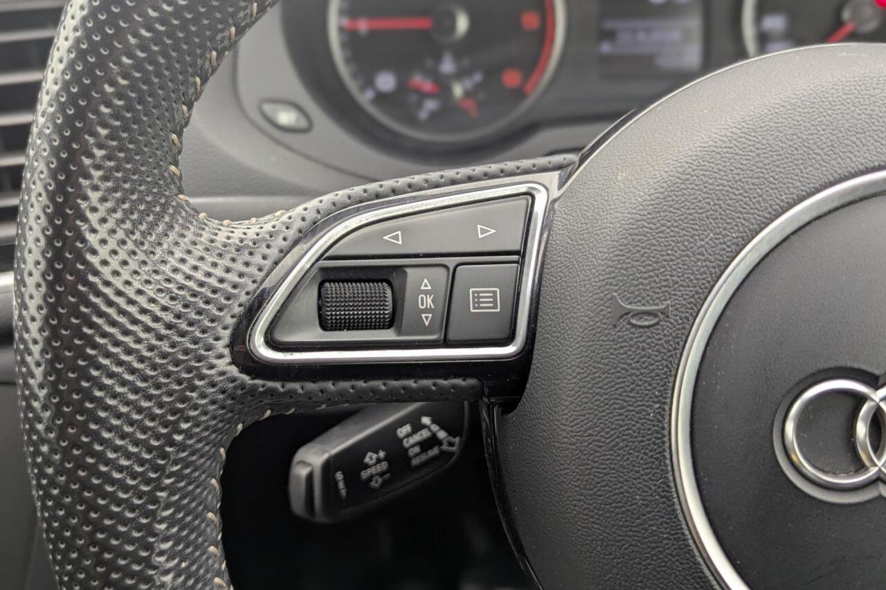 Audi Q3 view 32