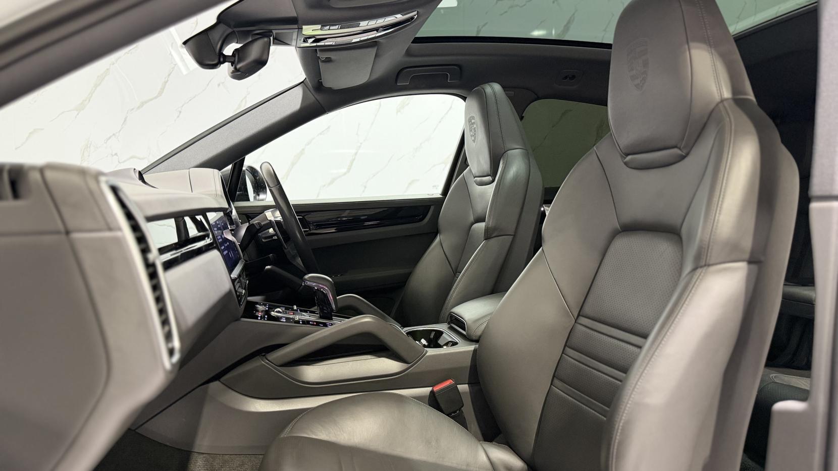 Porsche Cayenne view 9