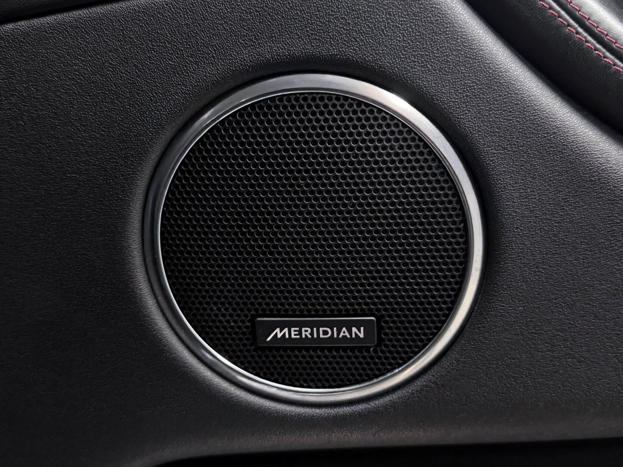 Land Rover Discovery Sport view 23