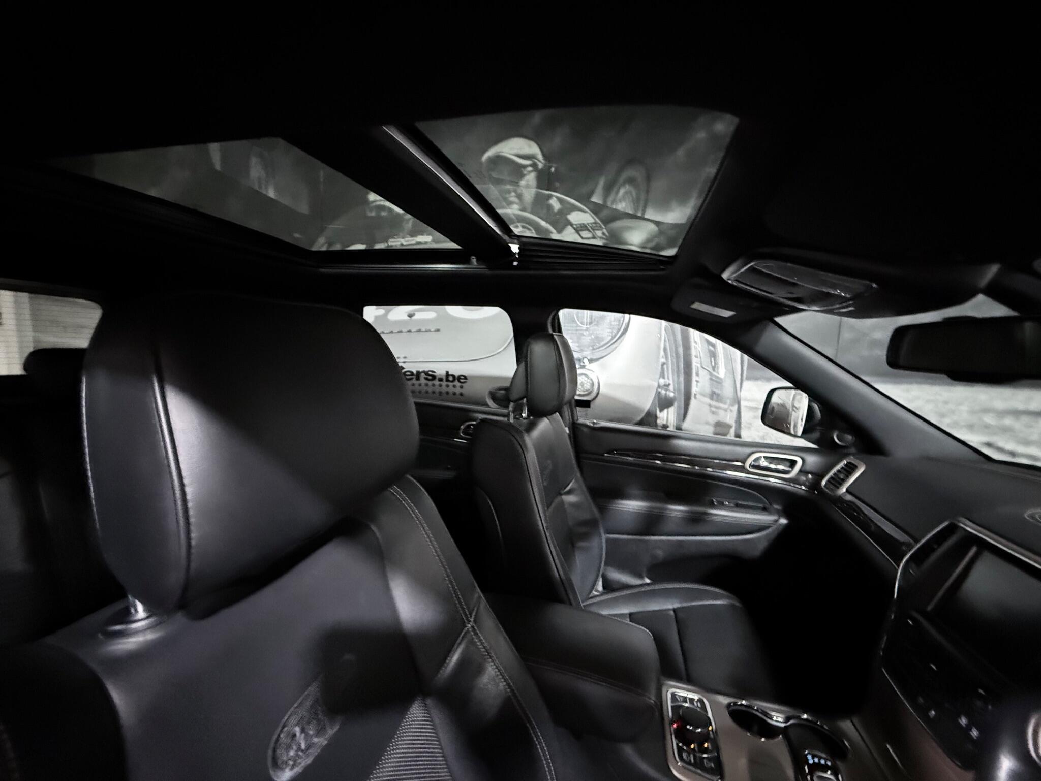 Jeep Grand Cherokee view 17